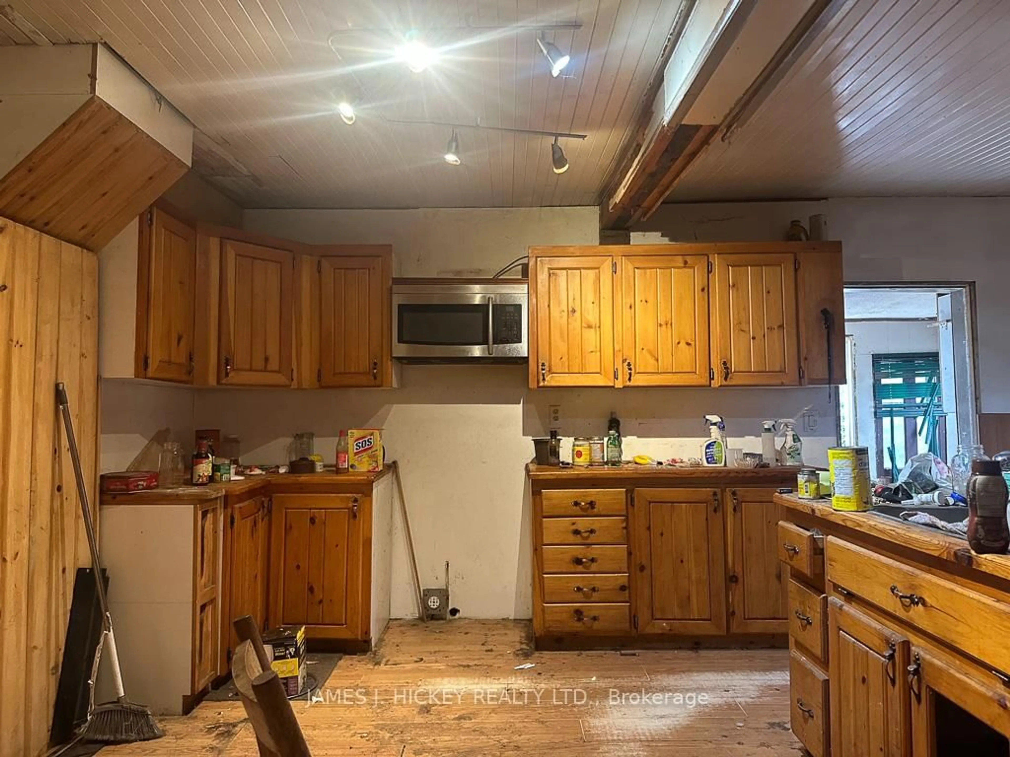 Standard kitchen, unknown for 979 Lea St, Pembroke Ontario K8A 6H9