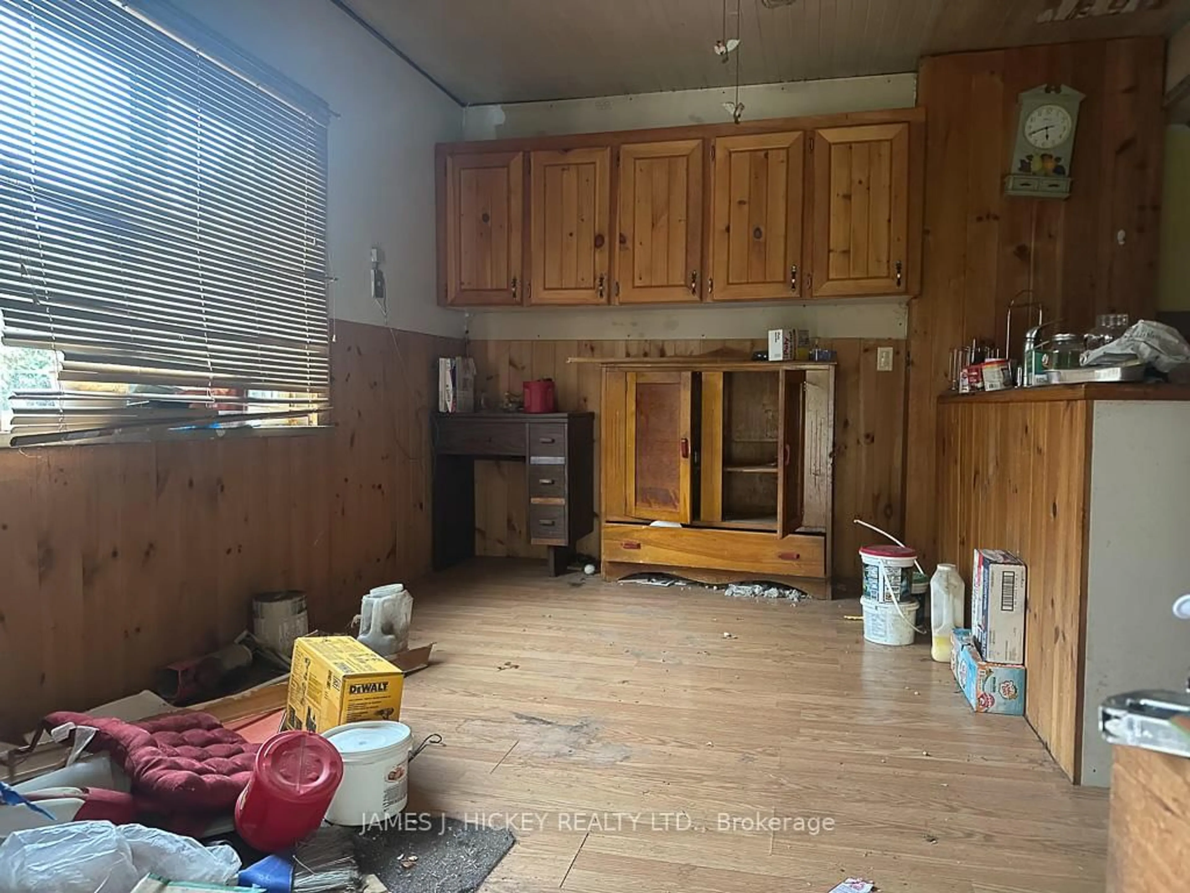 A pic of a room for 979 Lea St, Pembroke Ontario K8A 6H9