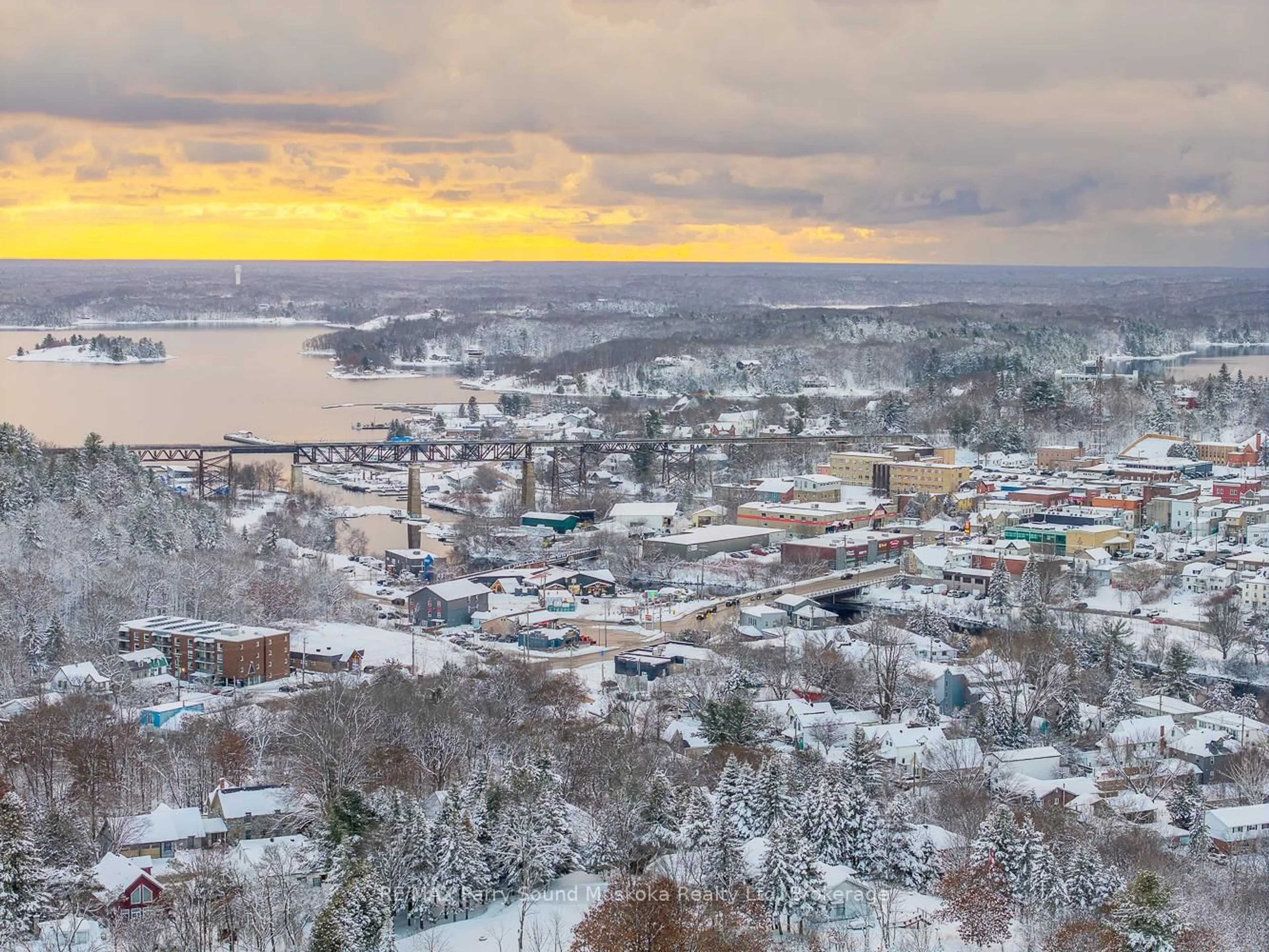 Blurry image for 37 Louisa St, Parry Sound Ontario P2A 2V7