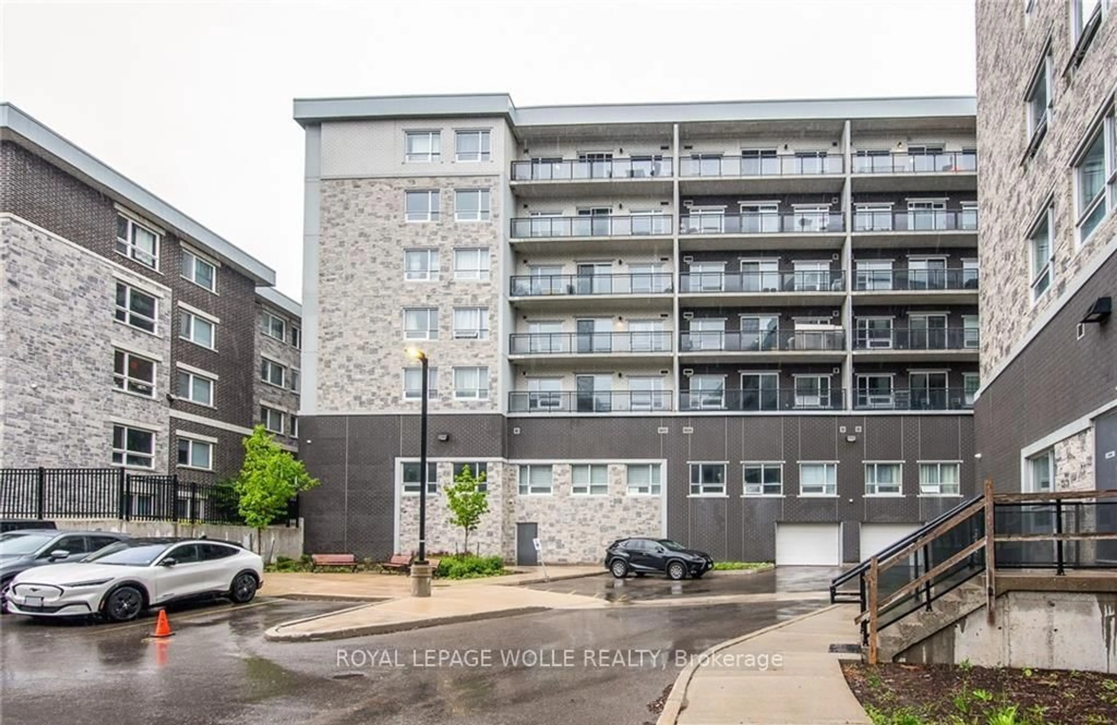A pic from outside/outdoor area/front of a property/back of a property/a pic from drone, unknown for 275 Larch St #609F, Waterloo Ontario N2L 3R2