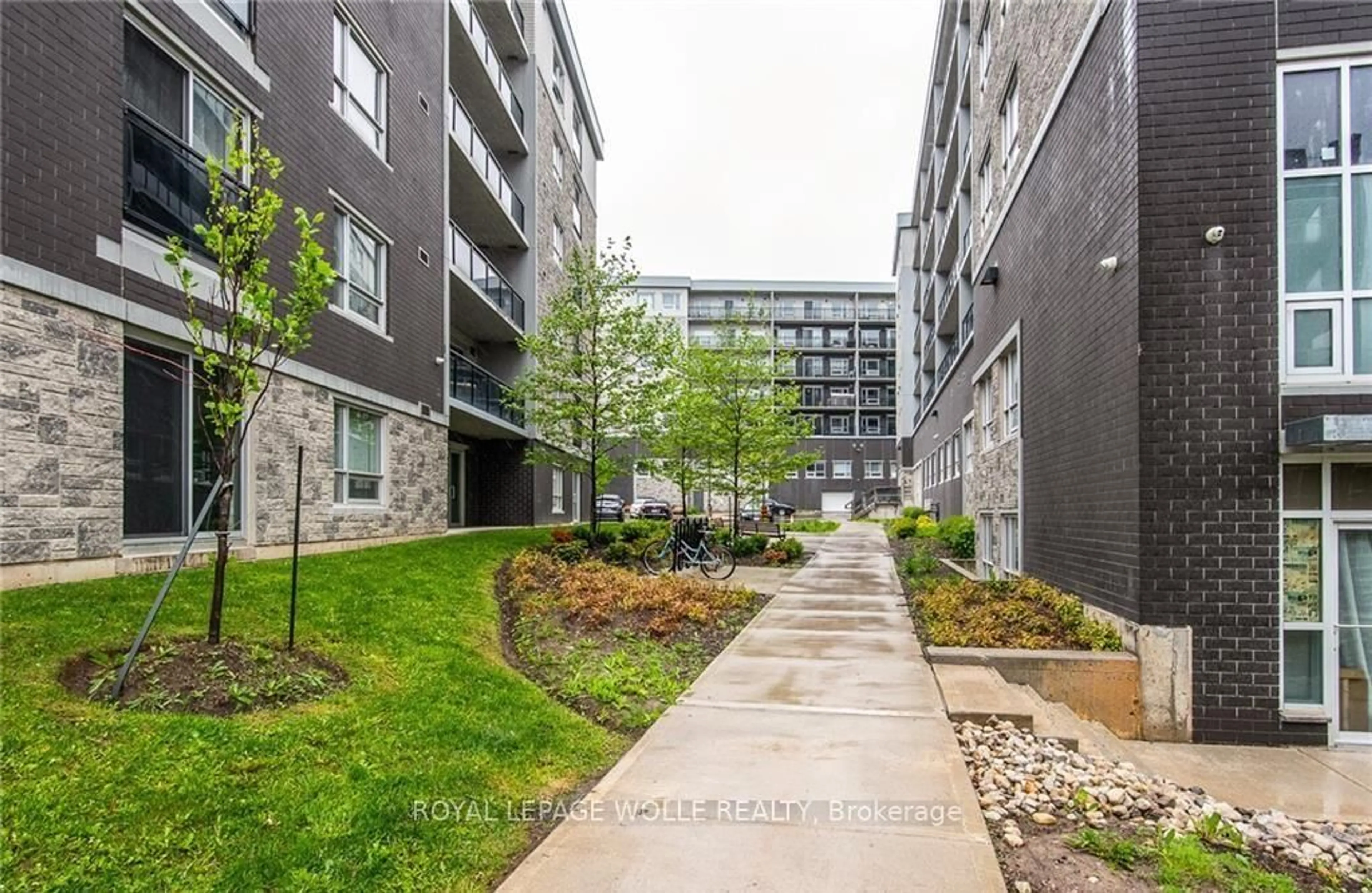 Patio, street for 275 Larch St #609F, Waterloo Ontario N2L 3R2