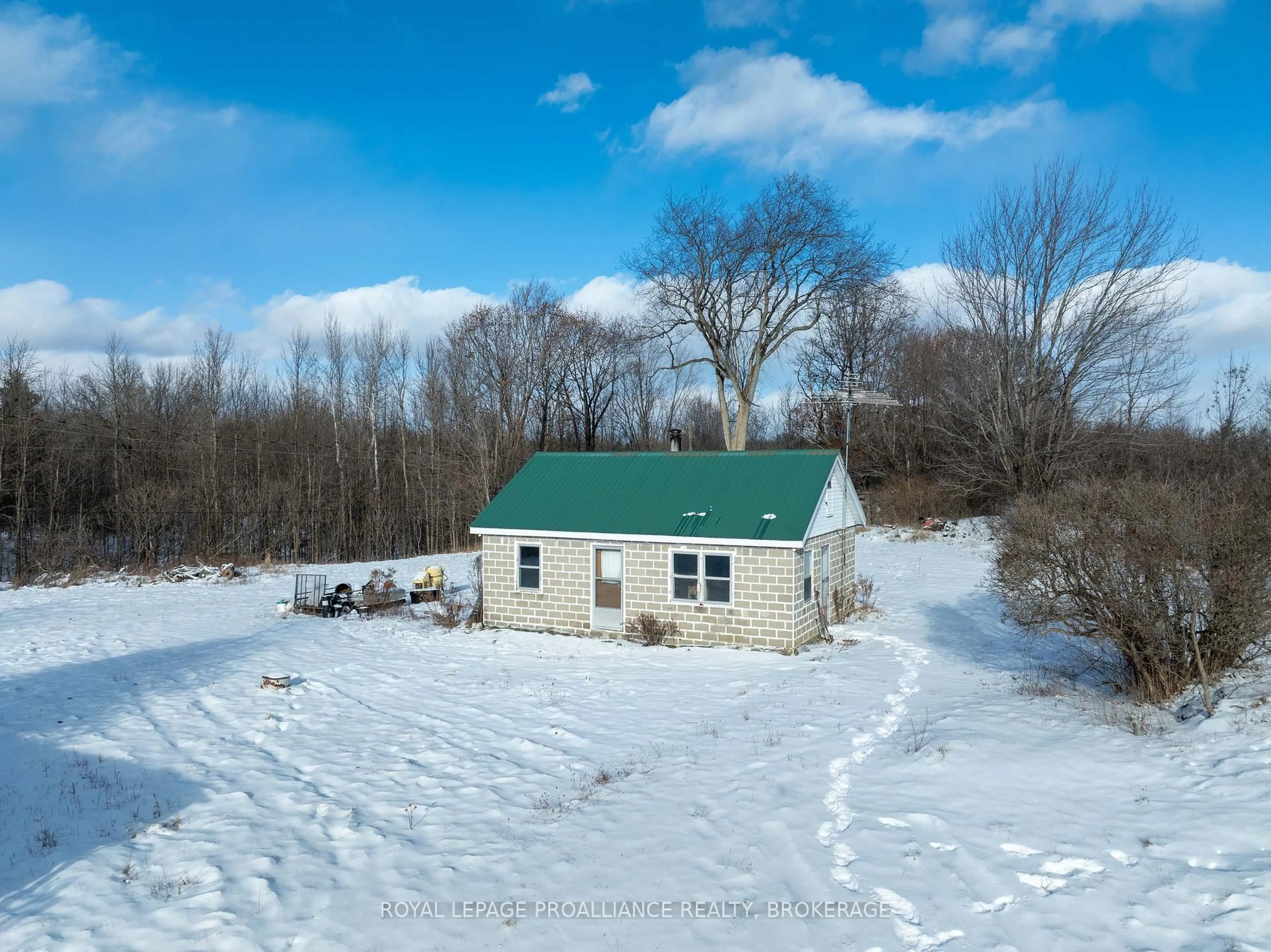 A pic from outside/outdoor area/front of a property/back of a property/a pic from drone, building for 568 Ritchie Sdrd, Westport Ontario K0G 1X0
