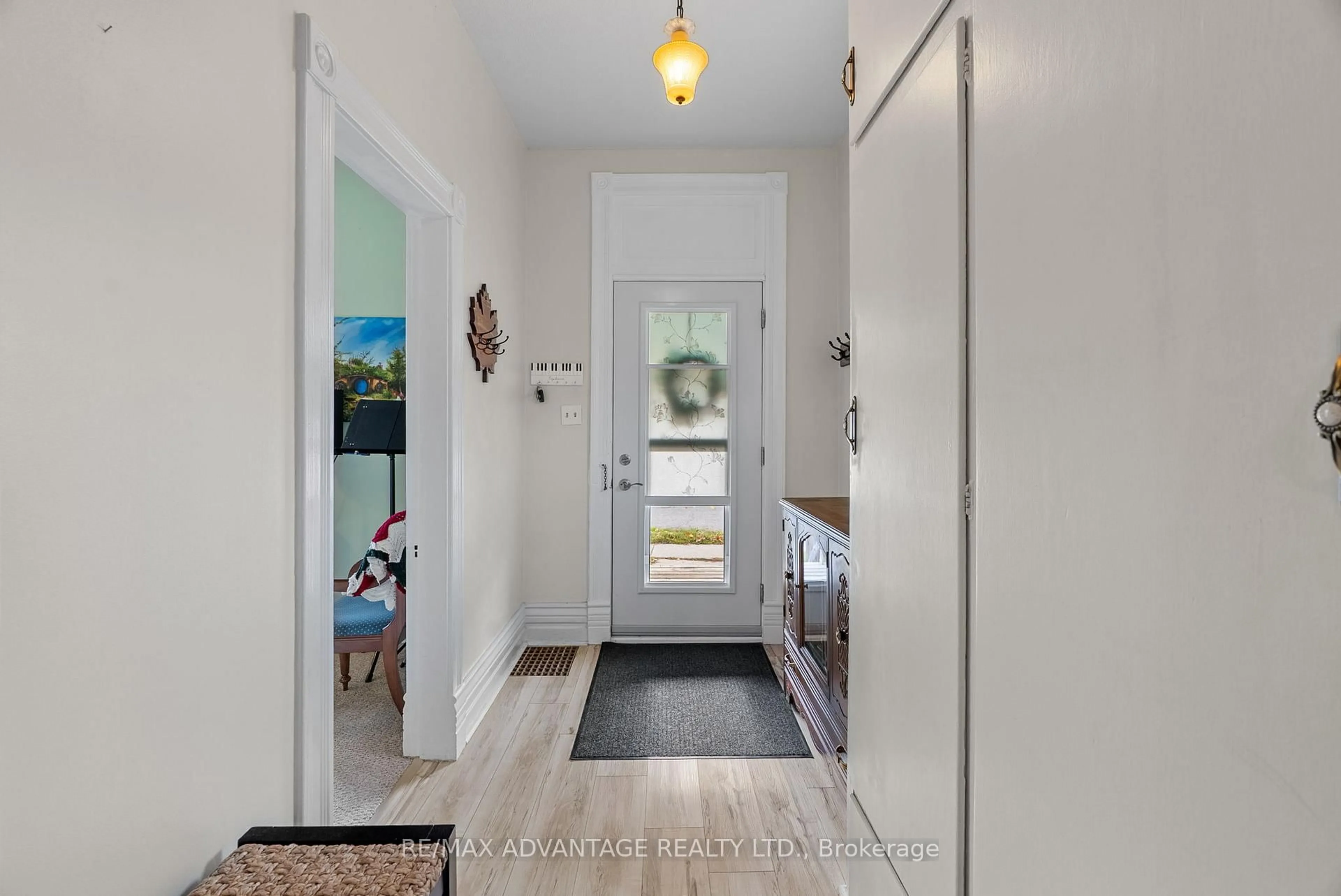 Indoor entryway for 33 St Patrick St, London North Ontario N6H 1P5