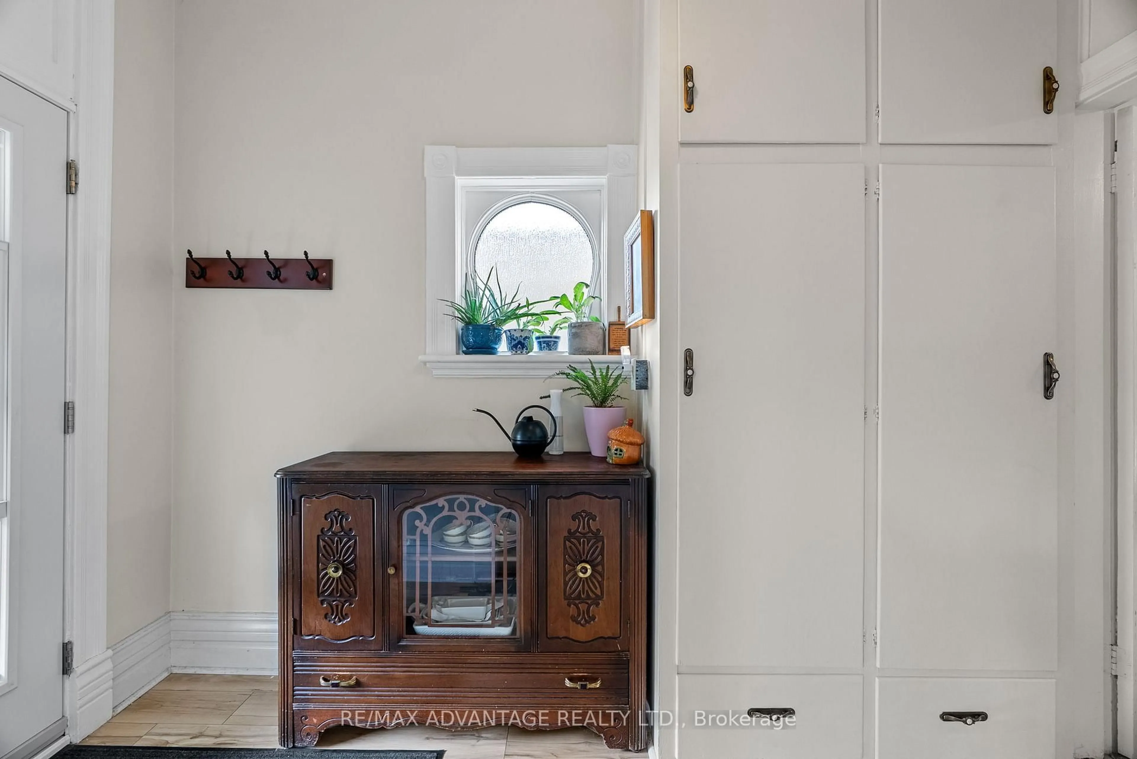 Indoor entryway for 33 St Patrick St, London North Ontario N6H 1P5