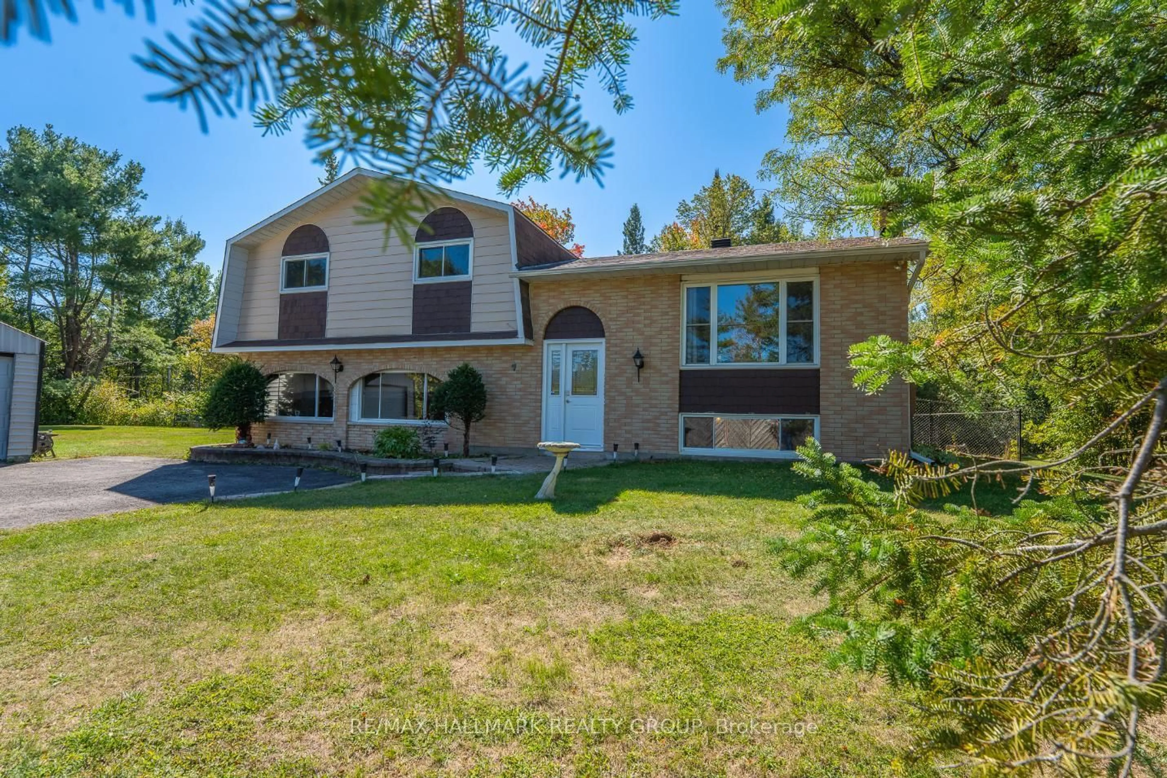 Home with vinyl exterior material, street for 3960 Farmers Way, Carlsbad Springs Ontario K0A 1K0