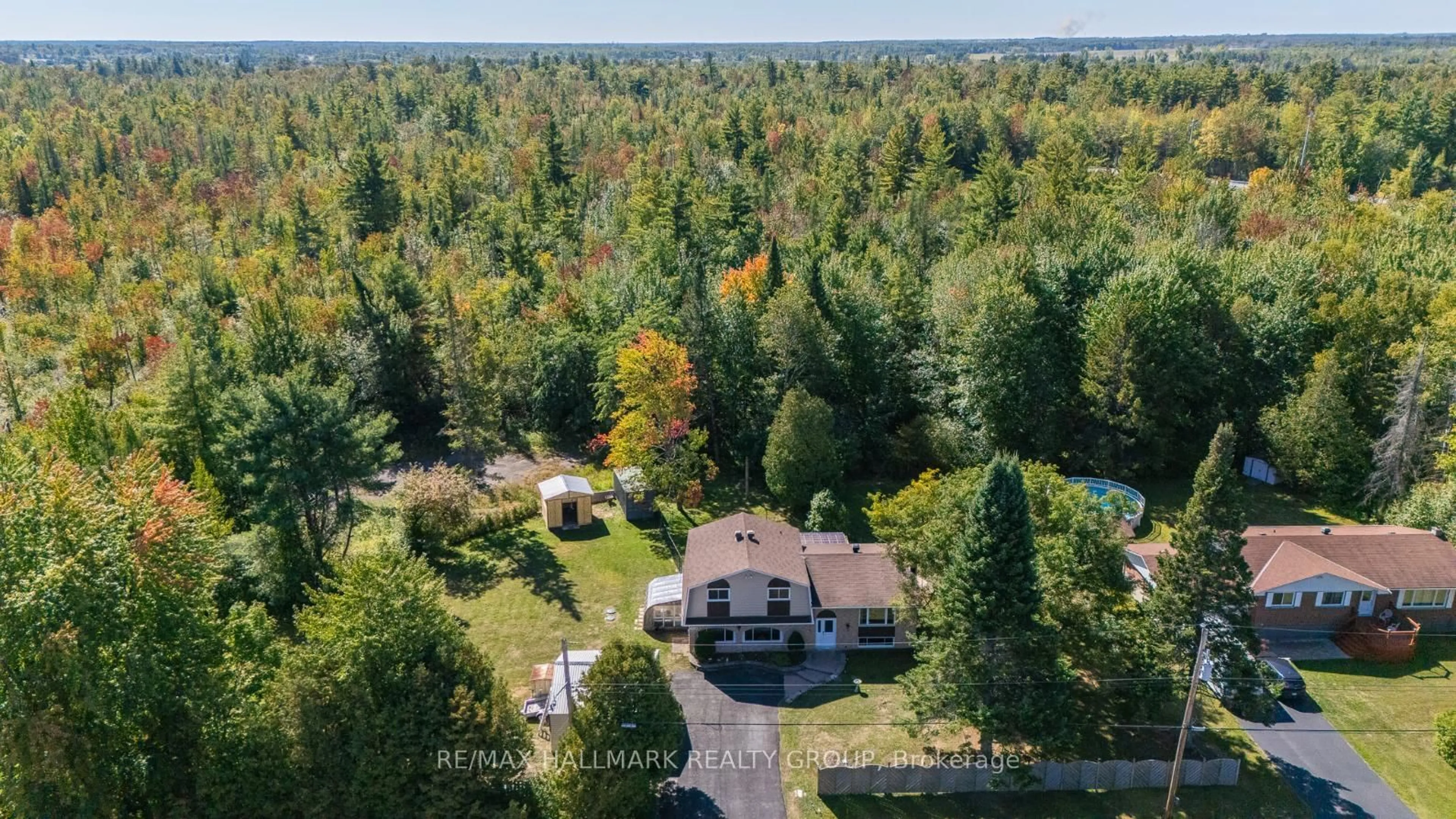A pic from outside/outdoor area/front of a property/back of a property/a pic from drone, unknown for 3960 Farmers Way, Carlsbad Springs Ontario K0A 1K0