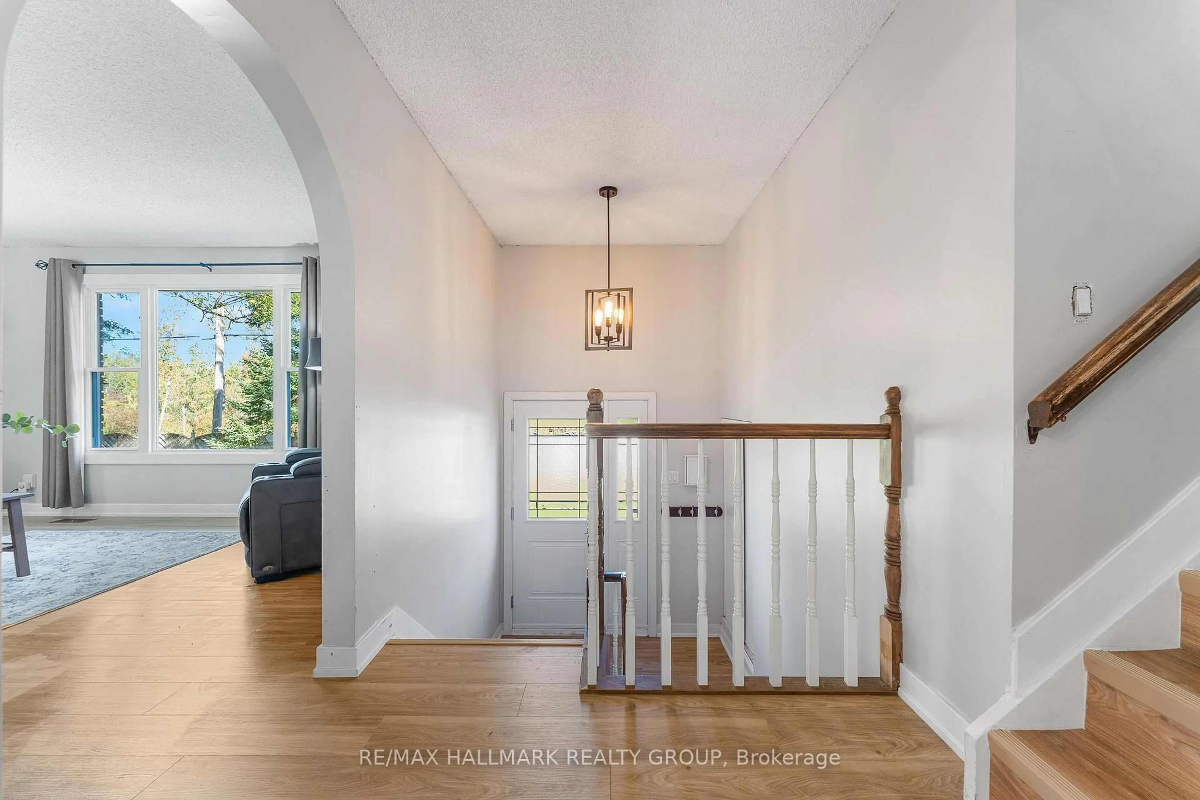 Indoor entryway for 3960 Farmers Way, Carlsbad Springs Ontario K0A 1K0