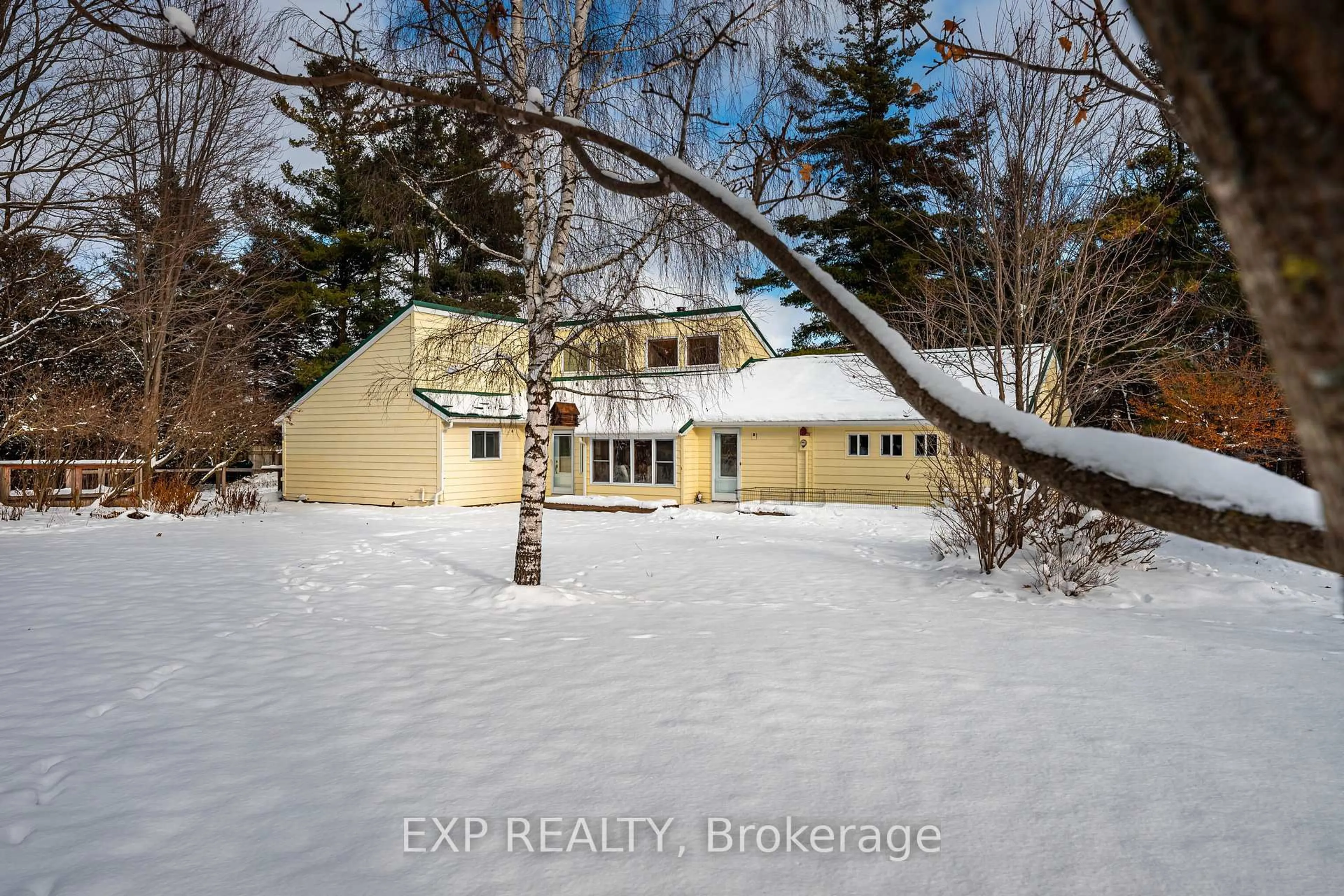 A pic from outside/outdoor area/front of a property/back of a property/a pic from drone, building for 213037 10th Line, Amaranth Ontario L9W 0G3