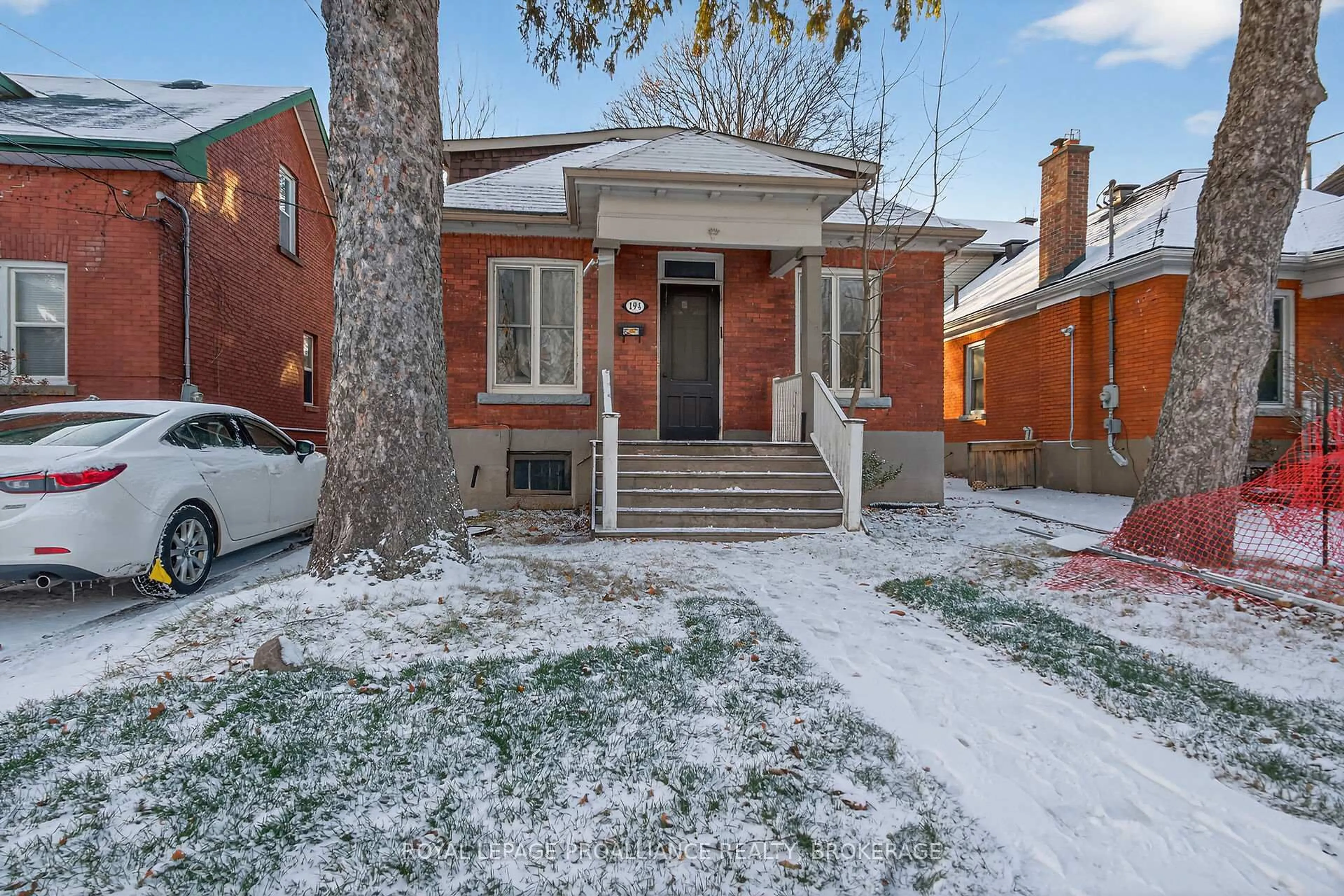 Home with brick exterior material, street for 194 Victoria St, Kingston Ontario K7L 3Y8