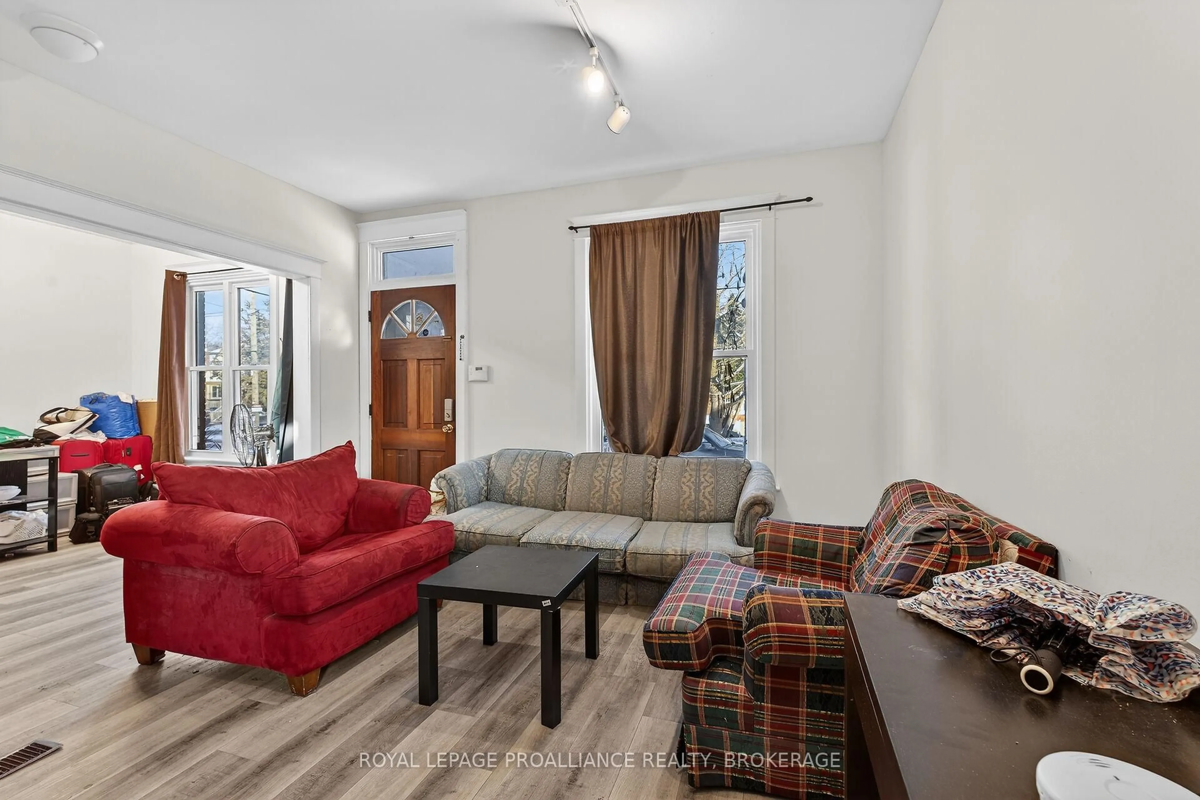 Living room with furniture, unknown for 194 Victoria St, Kingston Ontario K7L 3Y8