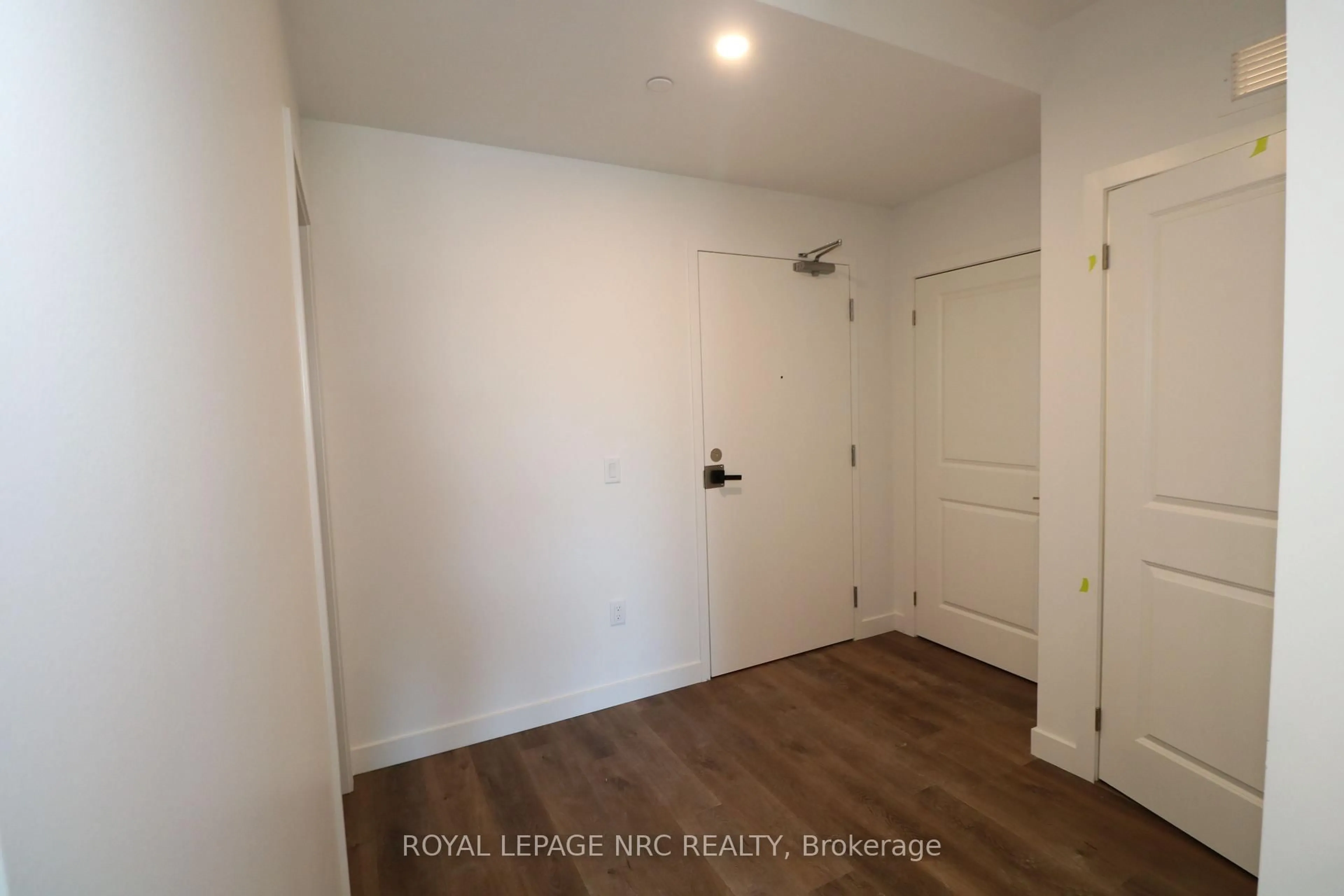 A pic of a room for 461 Green Rd #311, Hamilton Ontario L8E 5B4