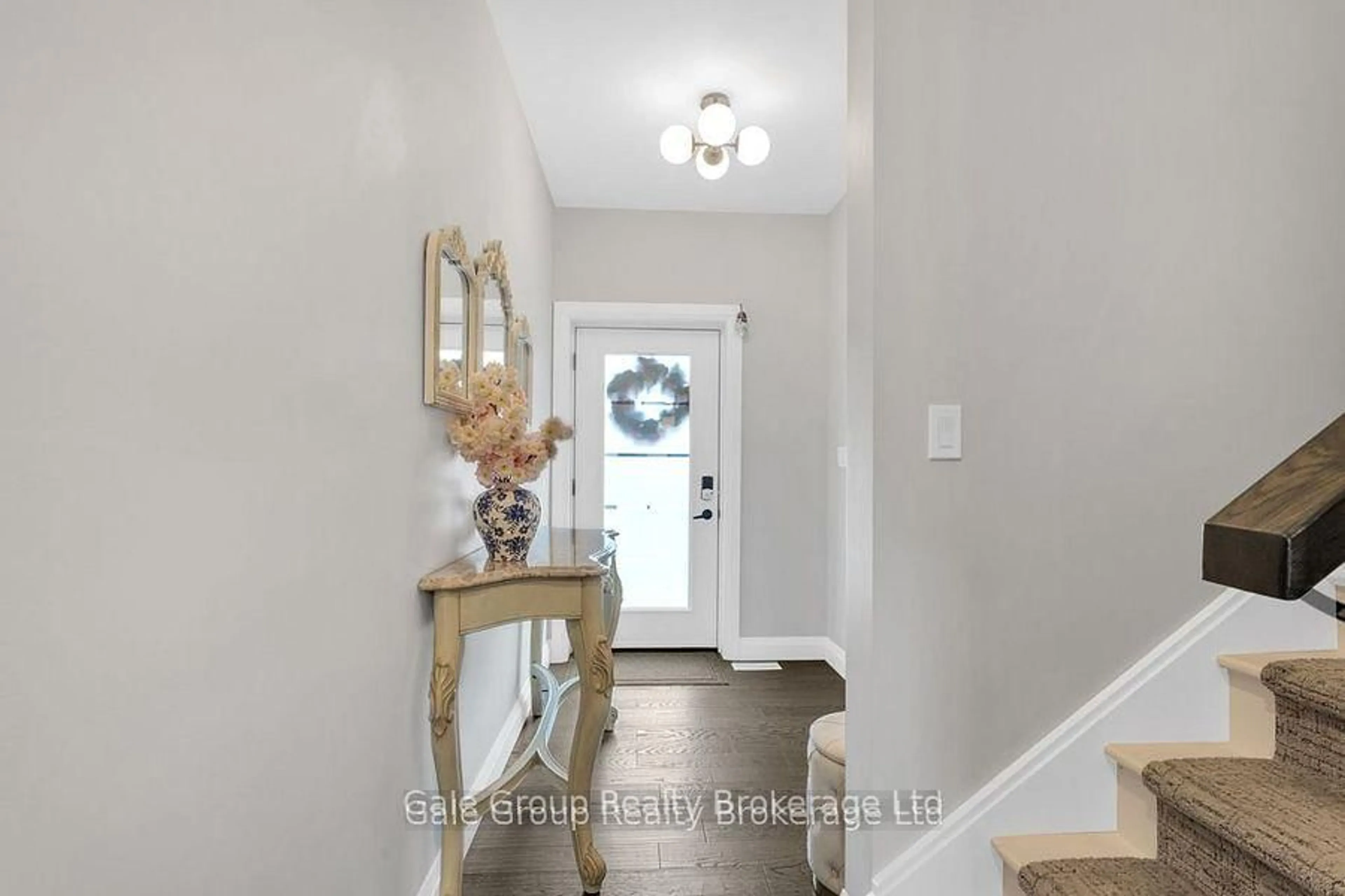 Indoor entryway for 361 Quarter Town Line #602, Tillsonburg Ontario N4G 0K2