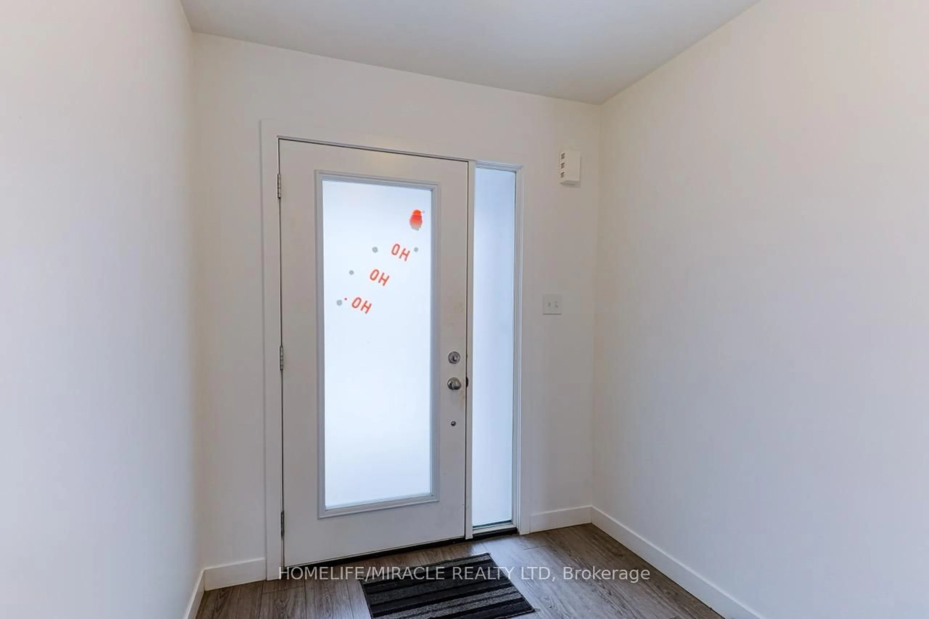 Indoor entryway for 105 Pony Way, Kitchener Ontario N2R 0R8