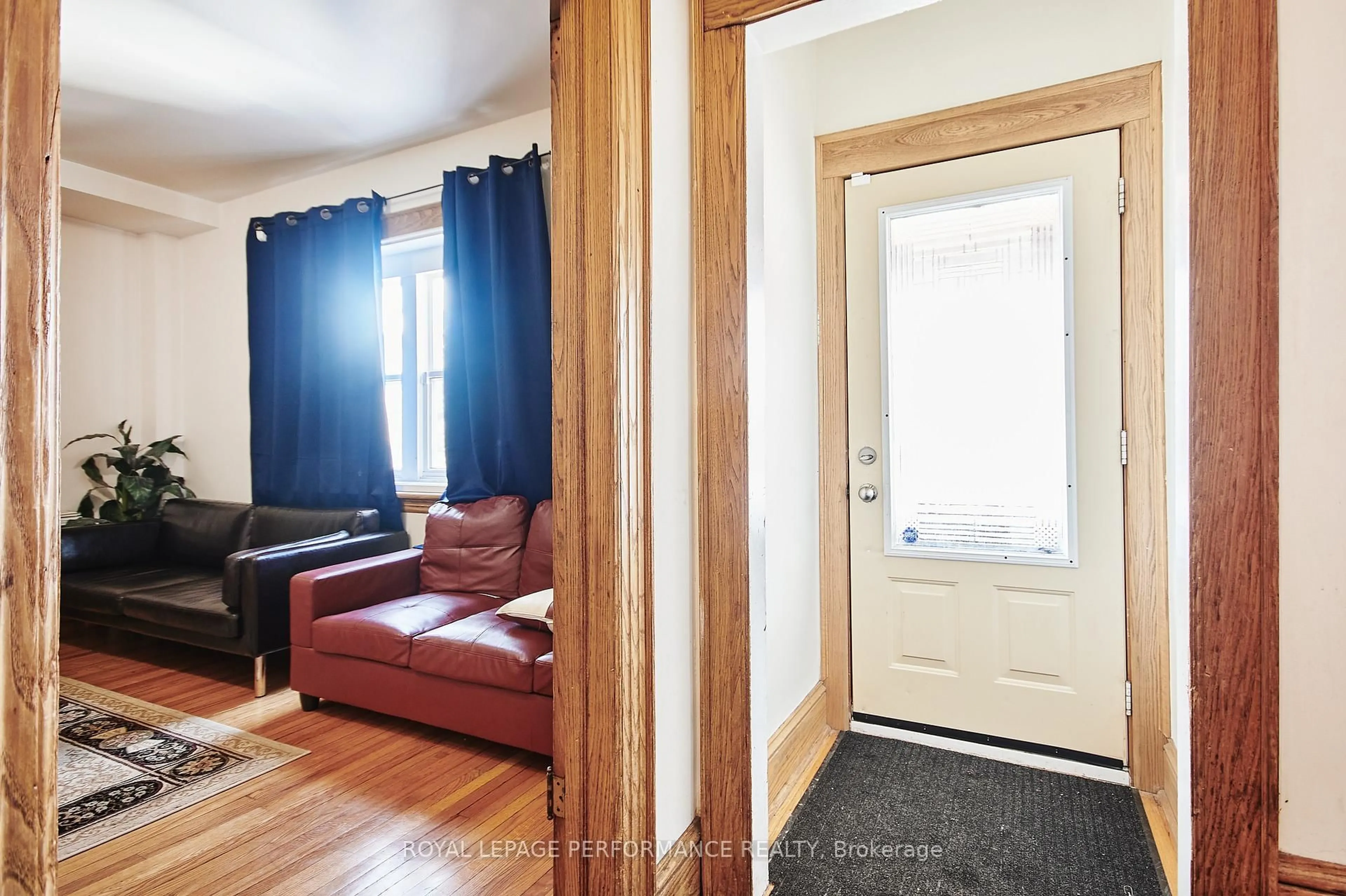 Indoor entryway for 26 Aylmer Ave, Ottawa Ontario K1S 2W9