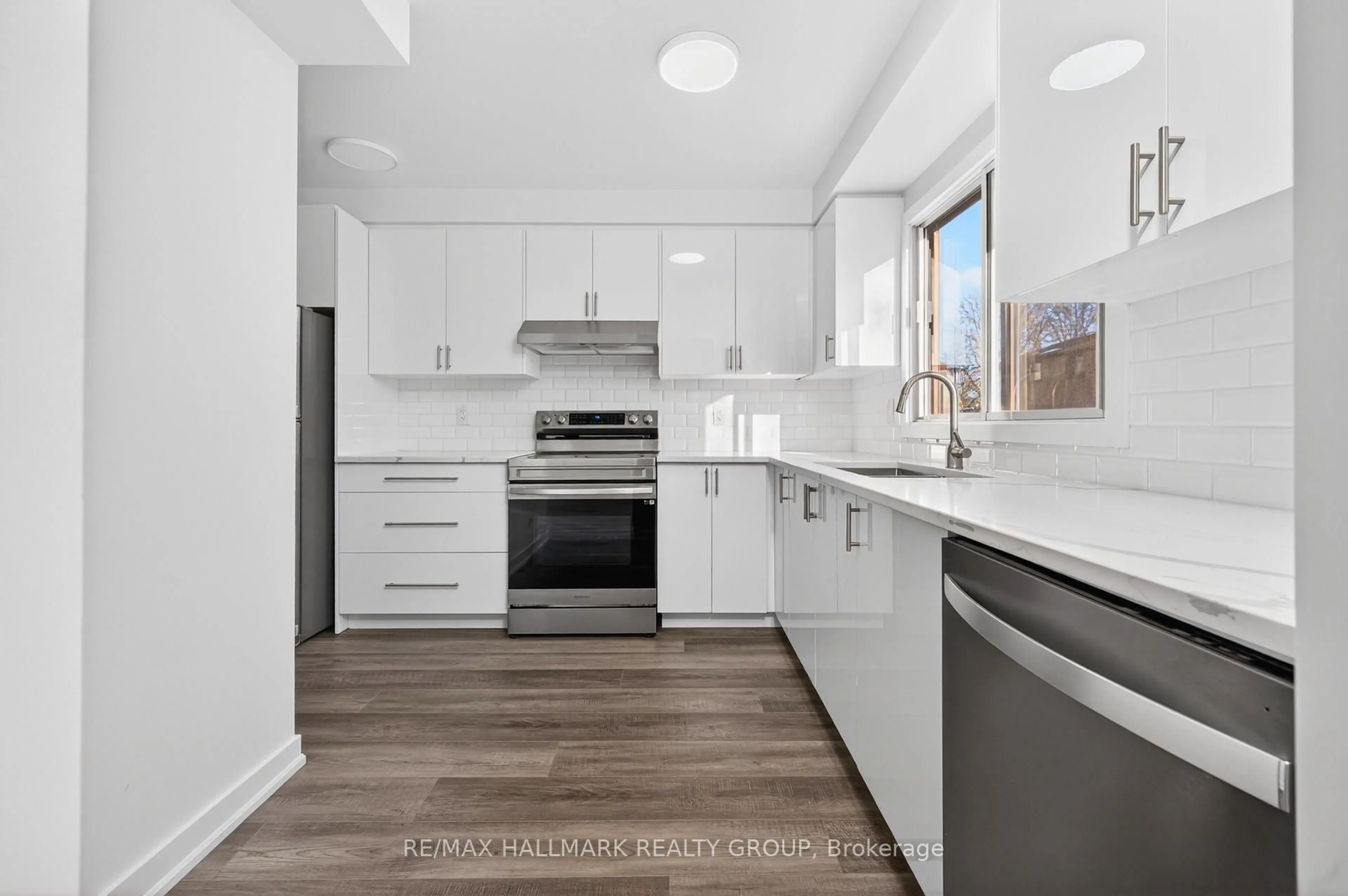 Open concept kitchen, ceramic/tile floor for 1457 Murdock Gate #111, Gloucester Ontario K1J 8R4