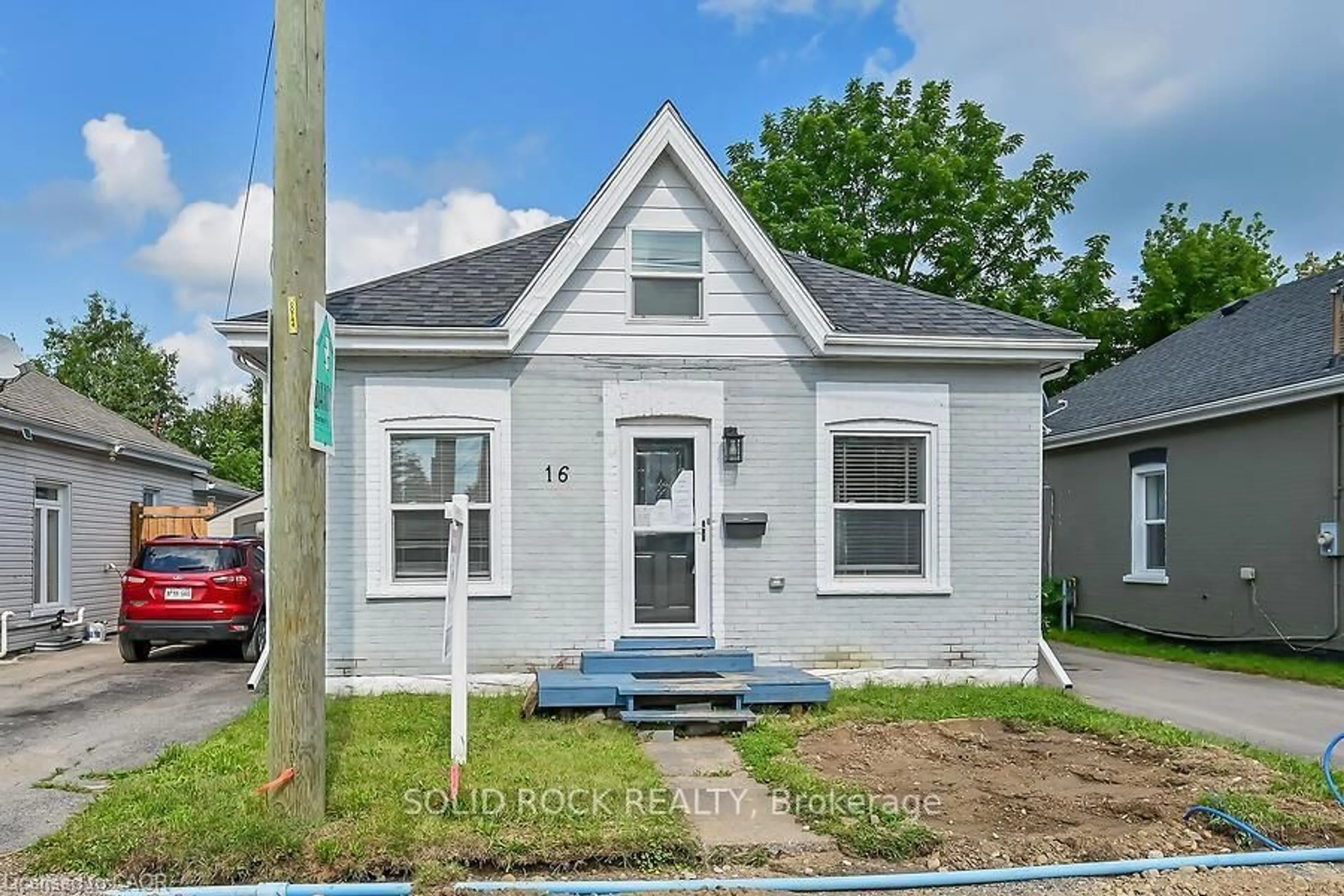 Home with vinyl exterior material, street for 16 Webling St, Brantford Ontario N3S 2S7