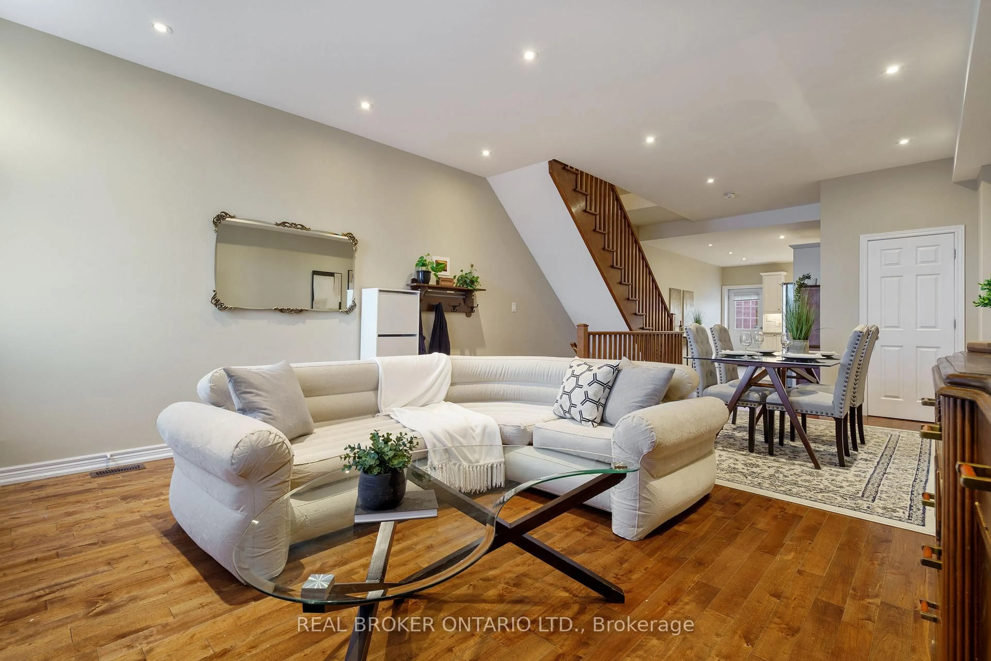 Living room with furniture, wood/laminate floor for 232 Wellington St, Hamilton Ontario L8L 5A8