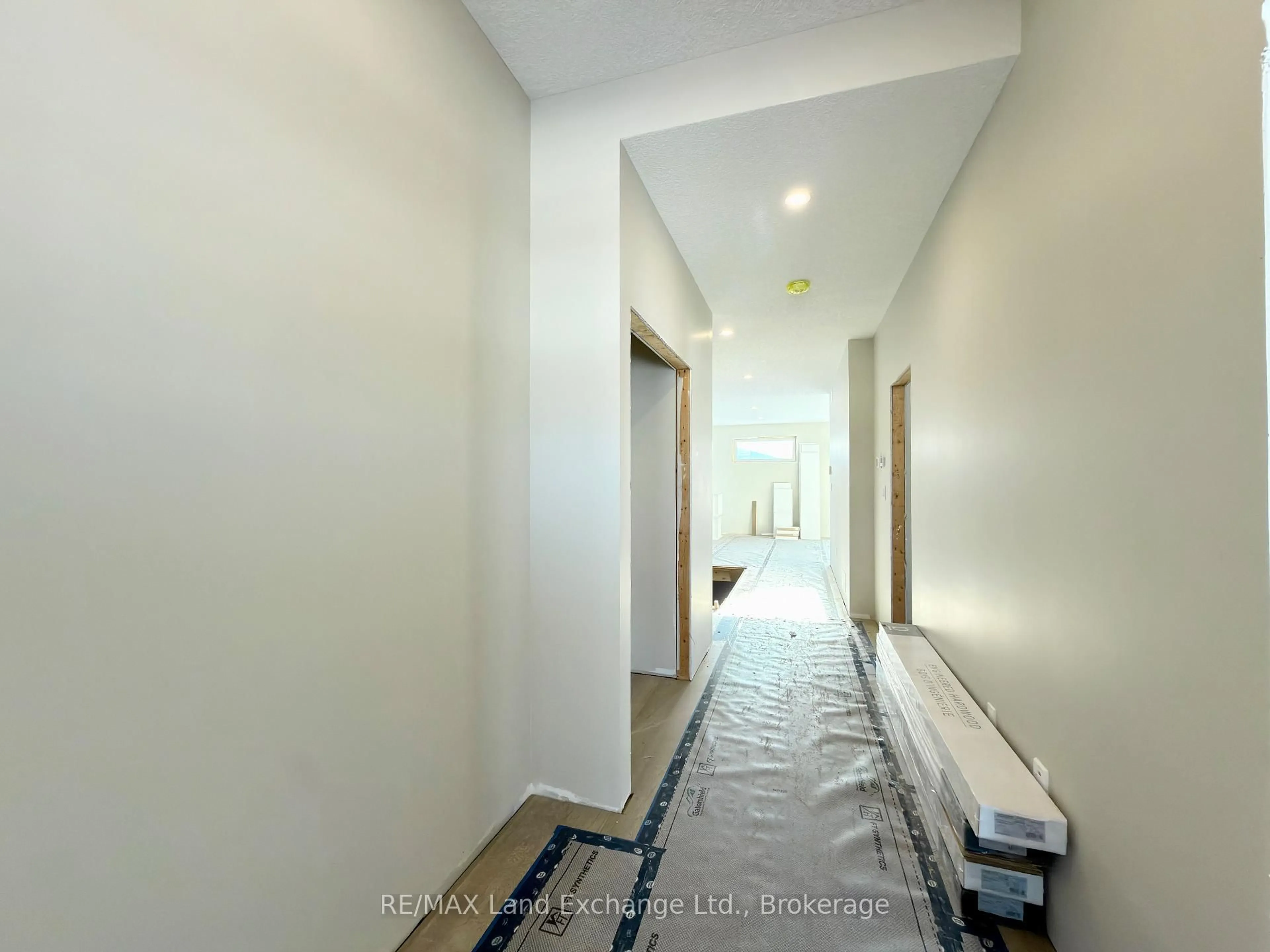 Indoor foyer for 159 Westlinks Dr, Saugeen Shores Ontario N0H 2C3