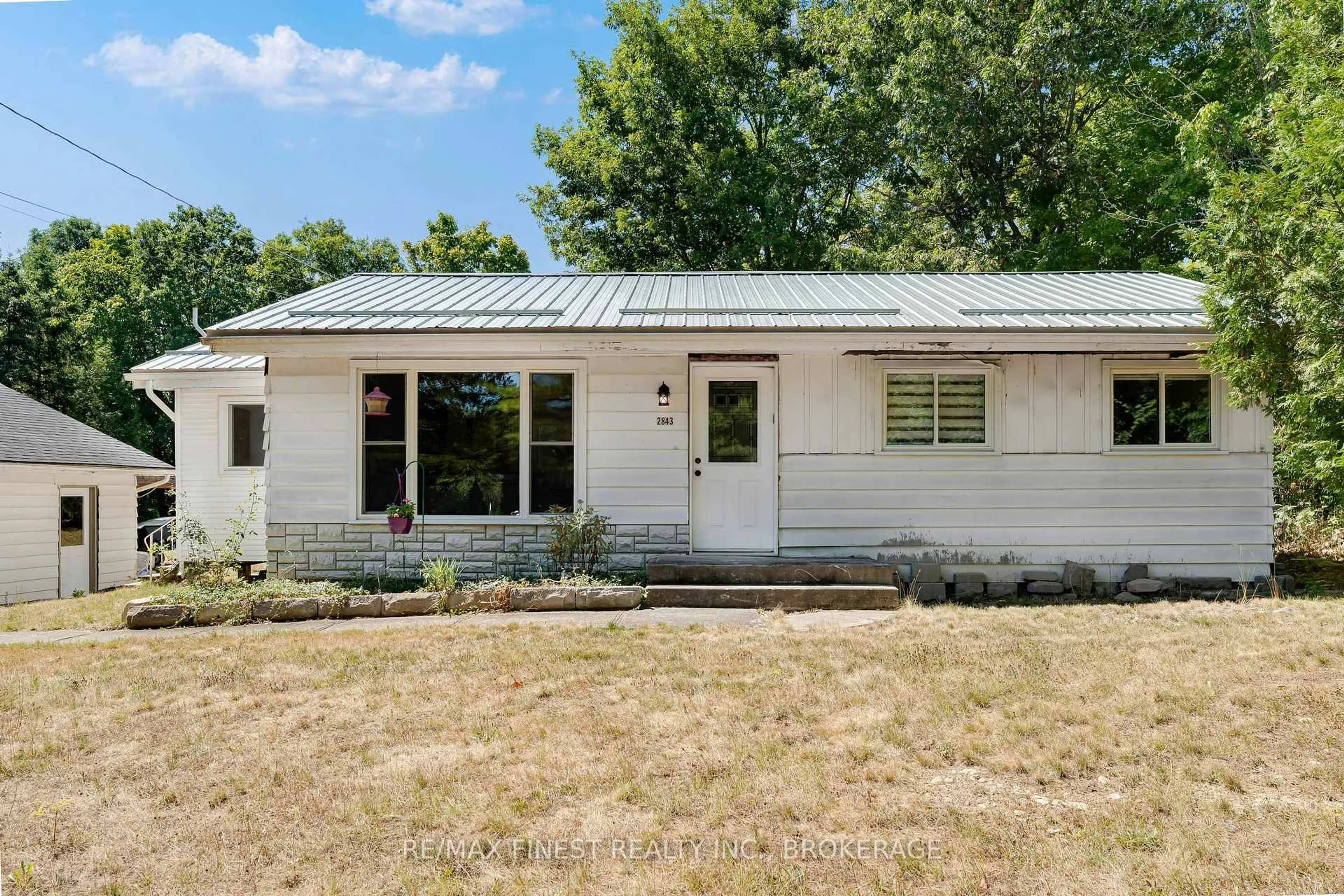 Home with vinyl exterior material, unknown for 2843 Perth Rd, Kingston Ontario K0H 1S0