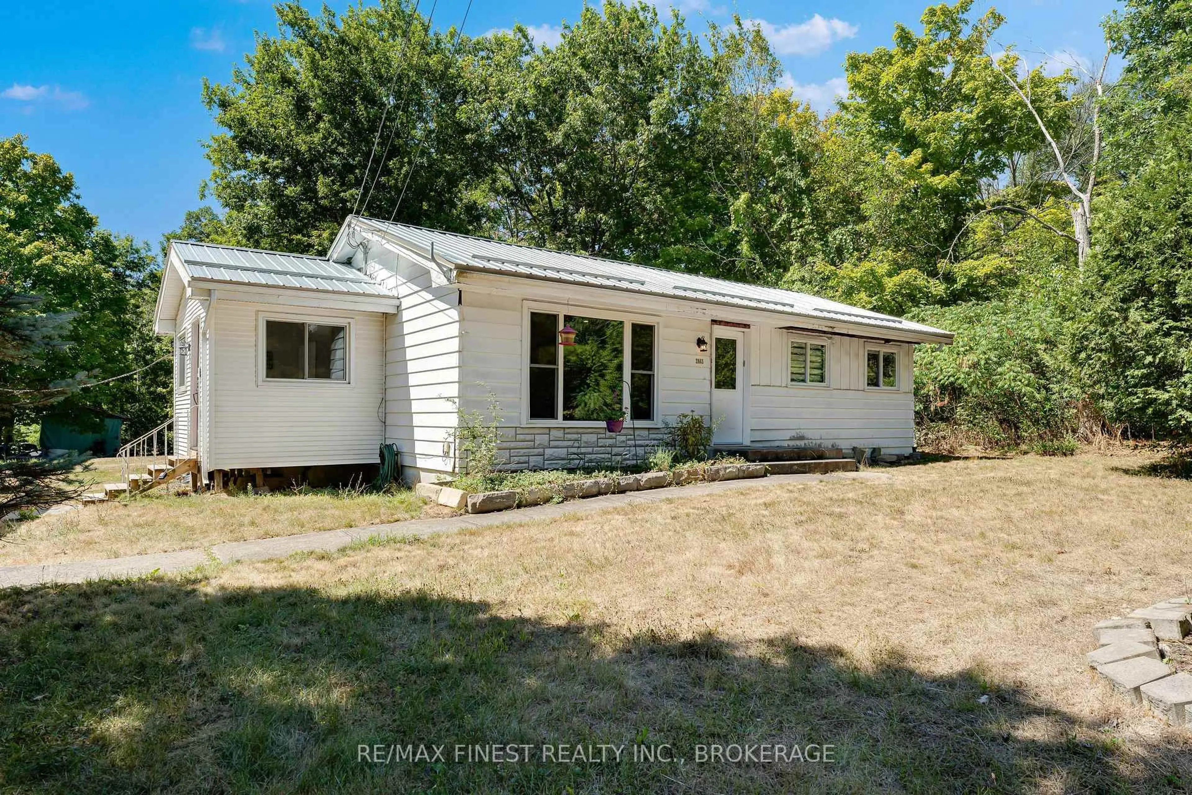 Home with vinyl exterior material, unknown for 2843 Perth Rd, Kingston Ontario K0H 1S0