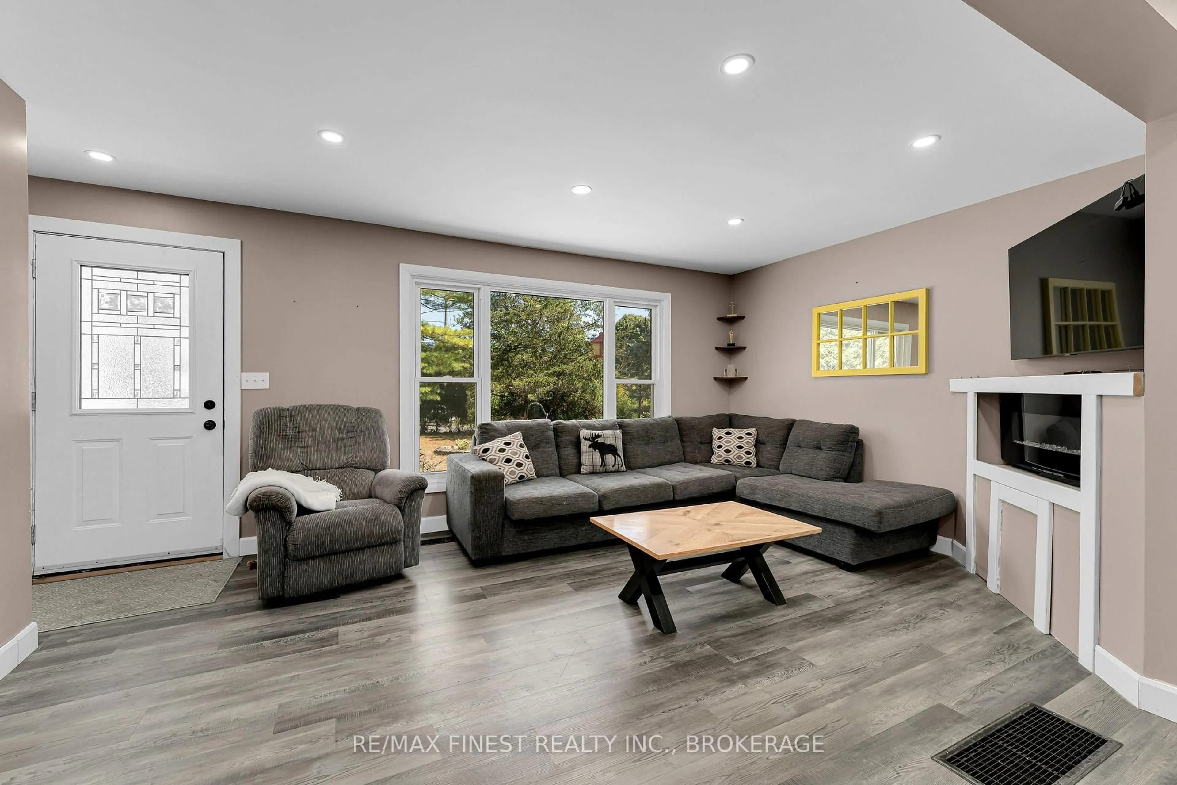 Living room with furniture, unknown for 2843 Perth Rd, Kingston Ontario K0H 1S0