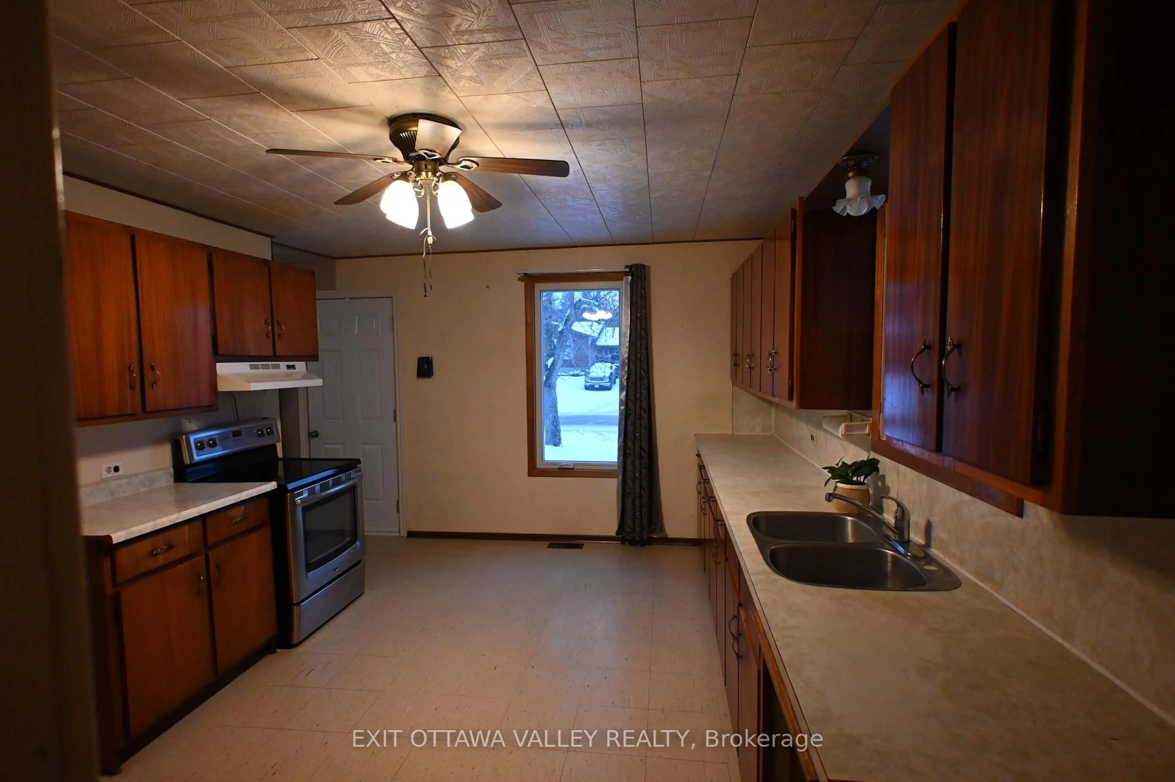 Standard kitchen, ceramic/tile floor for 2776 Fourth Chute Rd, Eganville Ontario K0J 1T0