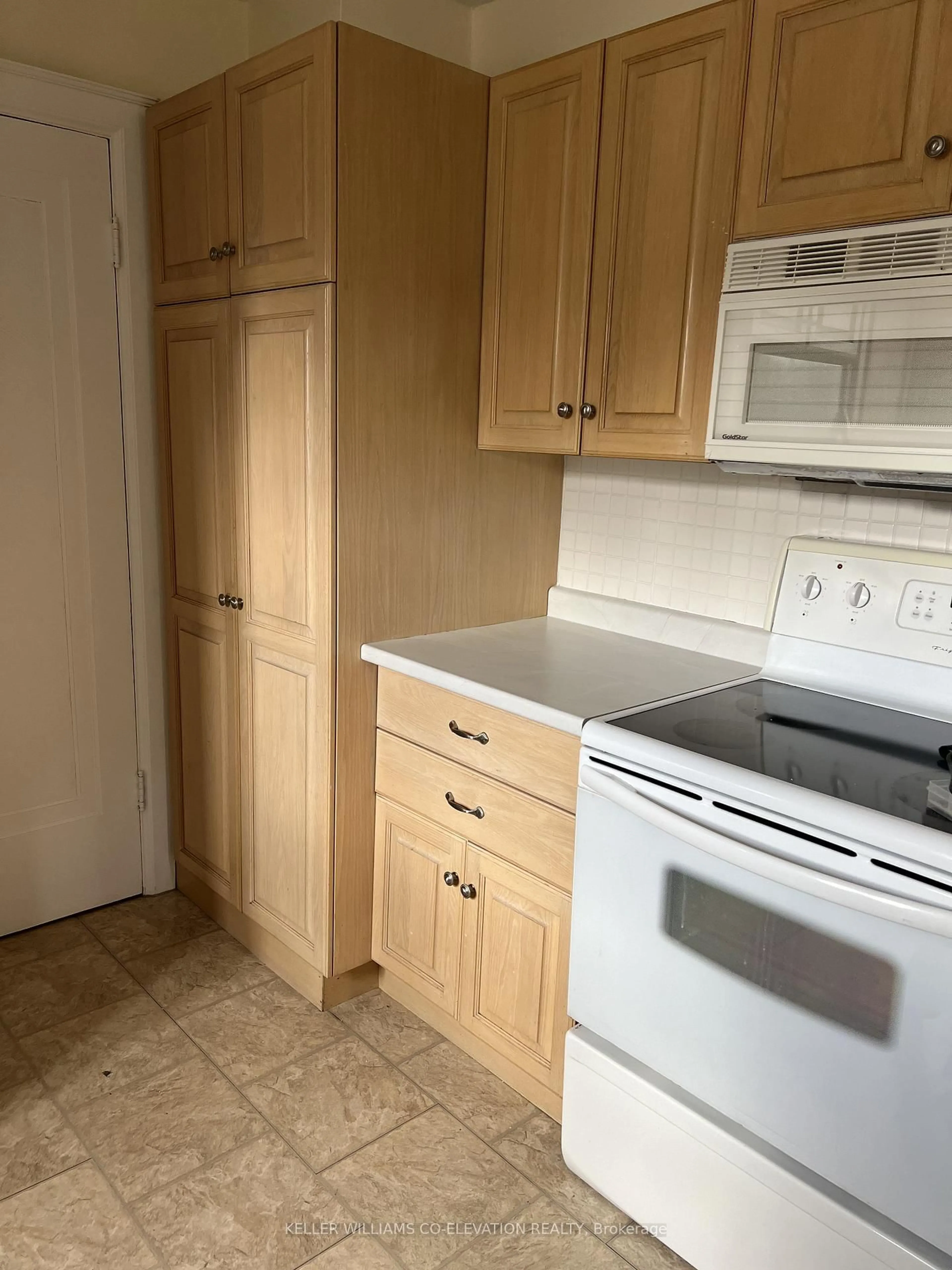 Standard kitchen, unknown for 11 VOLLETTE St, St. Catharines Ontario L2R 6L4