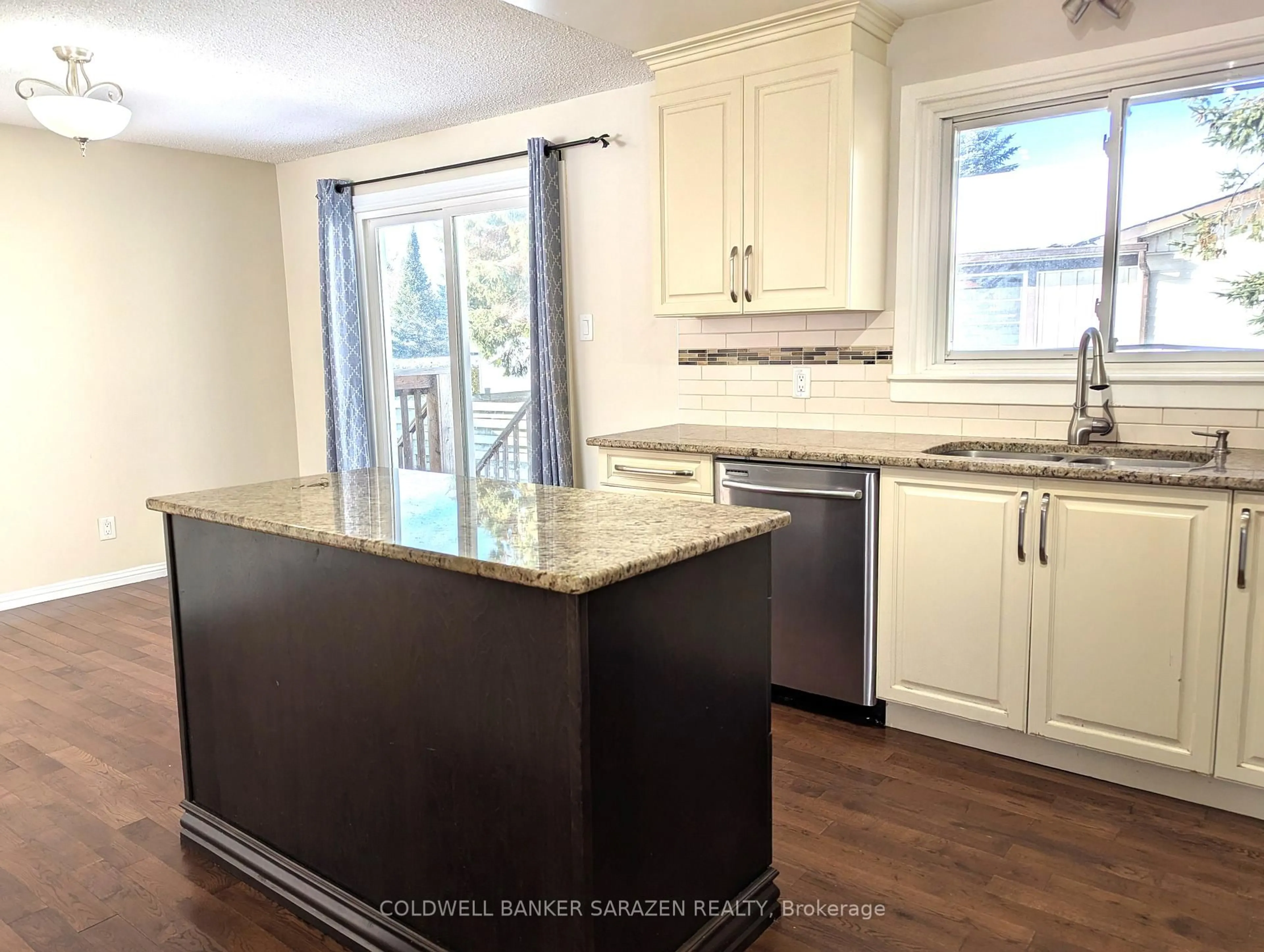 Open concept kitchen, unknown for 2 DOWDALL Cres, Stittsville Ontario K2S 1V1