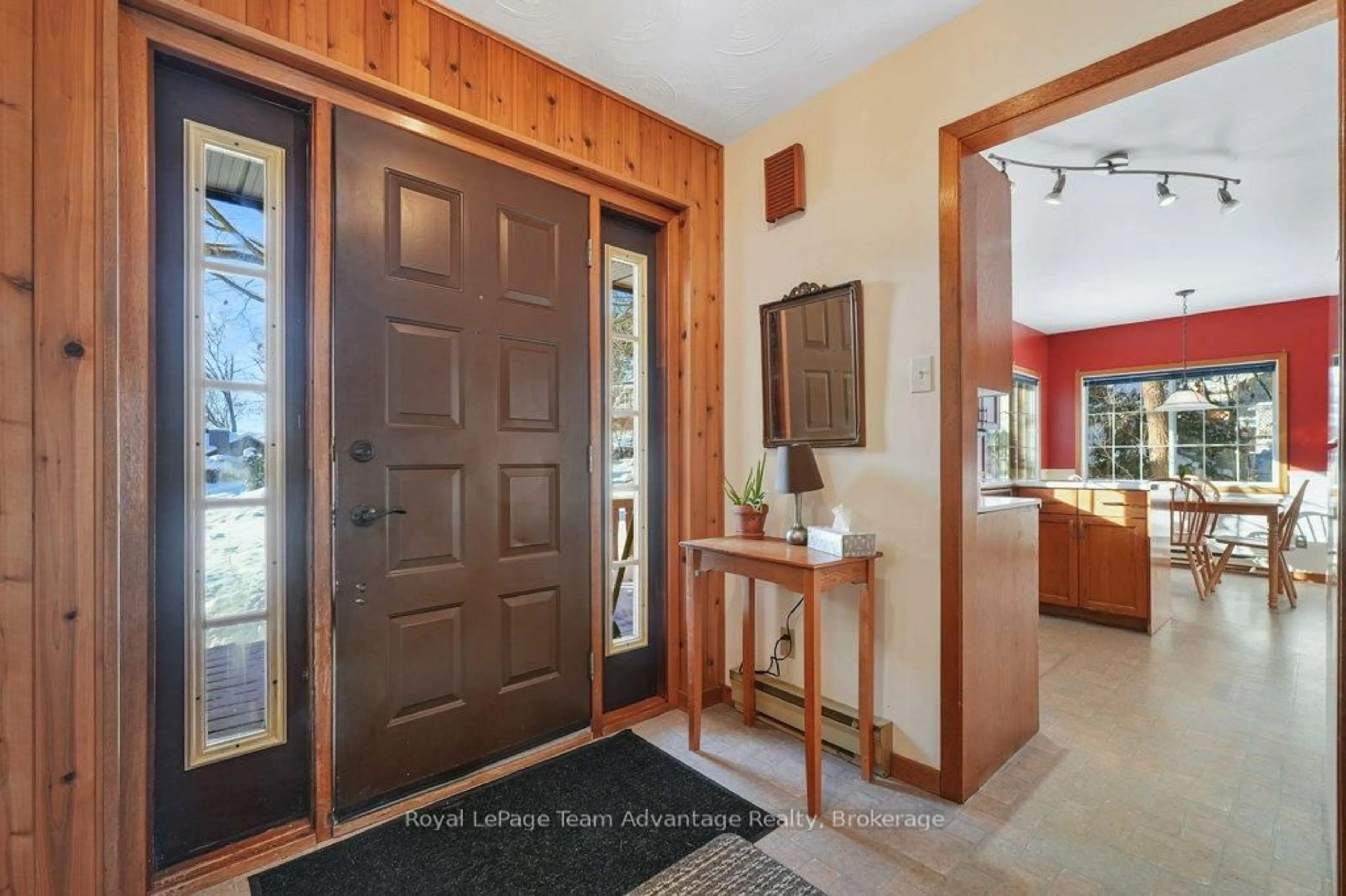 Indoor entryway for 22 Virginia Hts, Parry Sound Ontario P2A 3A8