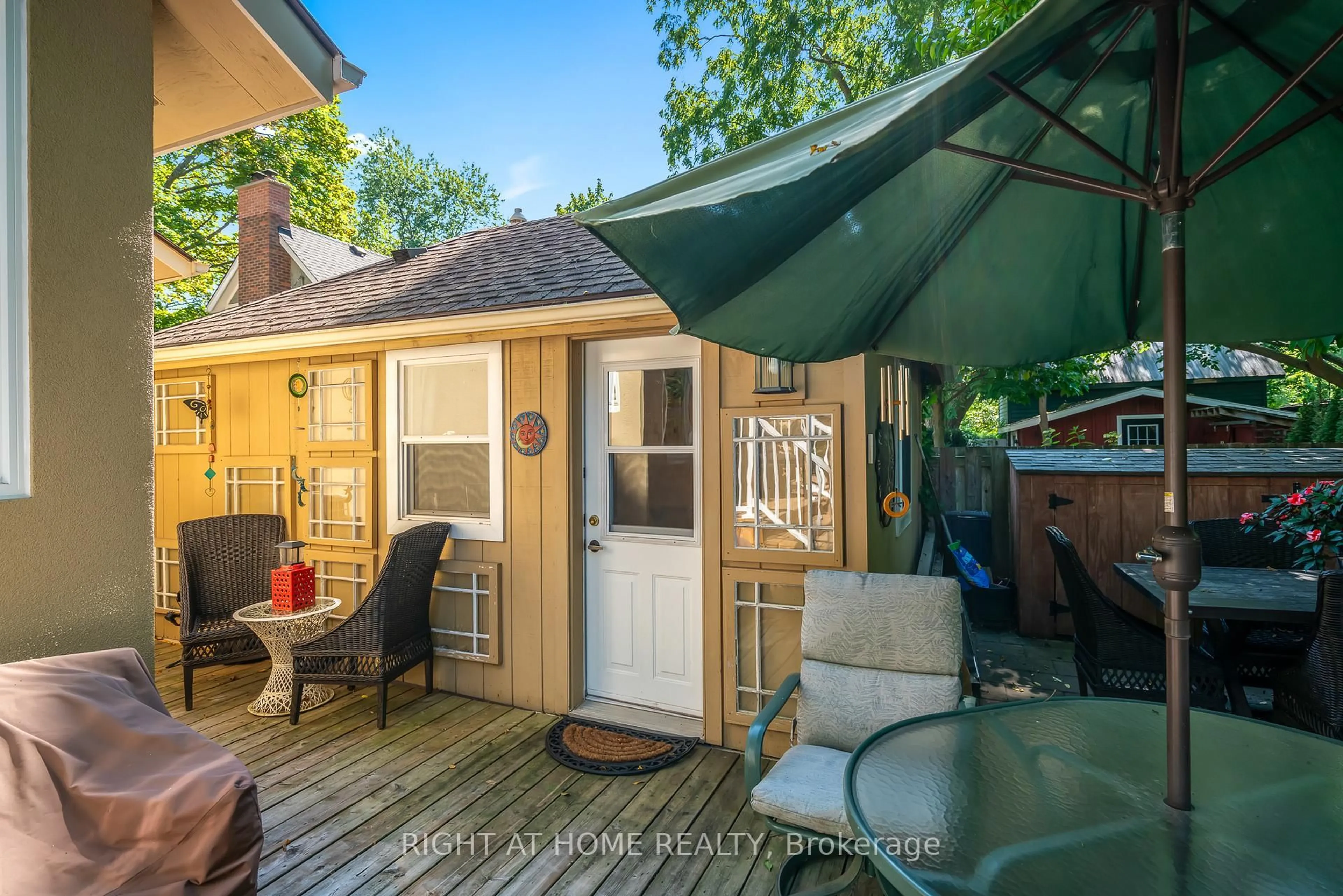 Patio, street for 267 Victoria St, Niagara-on-the-Lake Ontario L0S 1J0