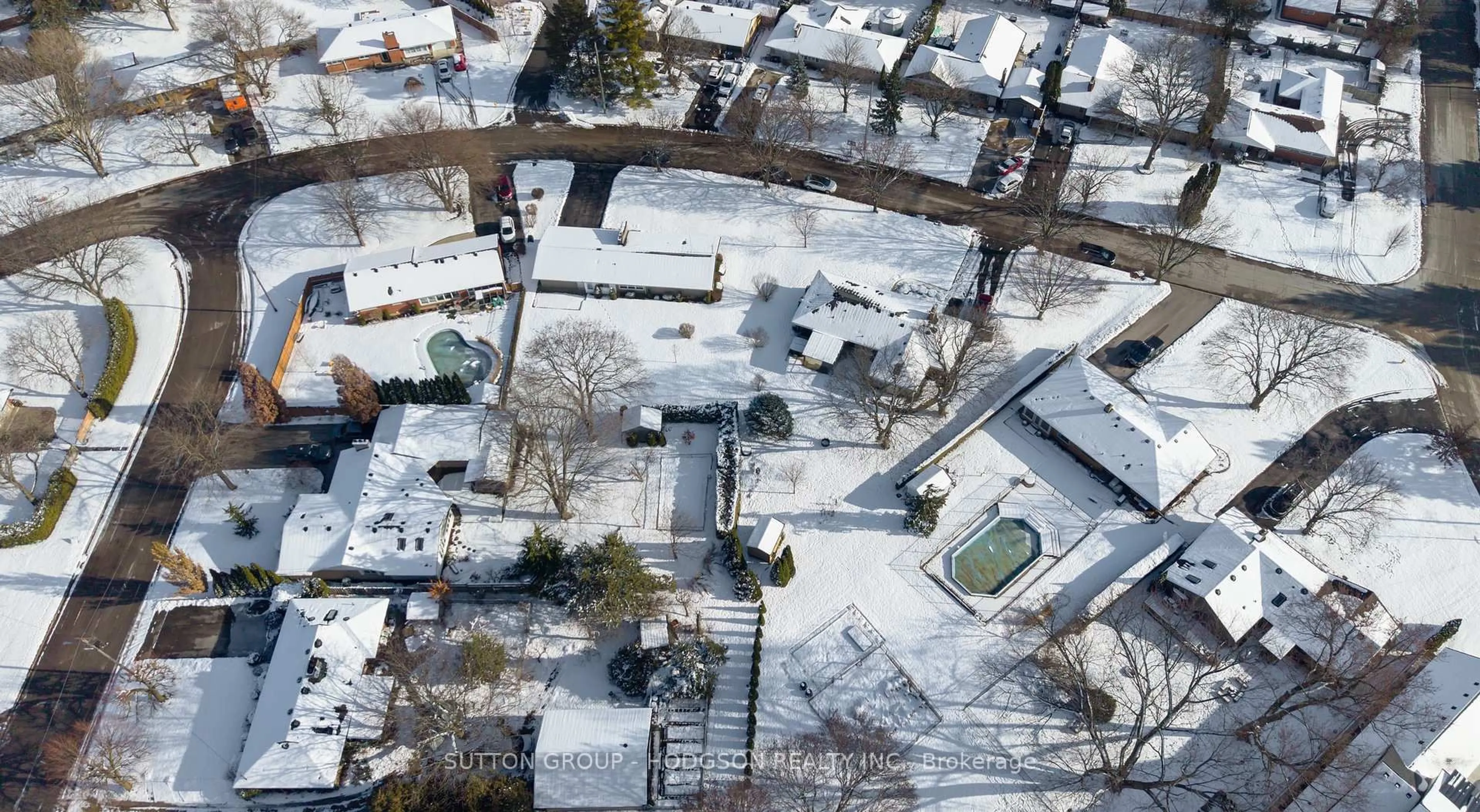 A pic from outside/outdoor area/front of a property/back of a property/a pic from drone, city buildings view from balcony for 488 Oakridge Dr, London North Ontario N6H 3E9