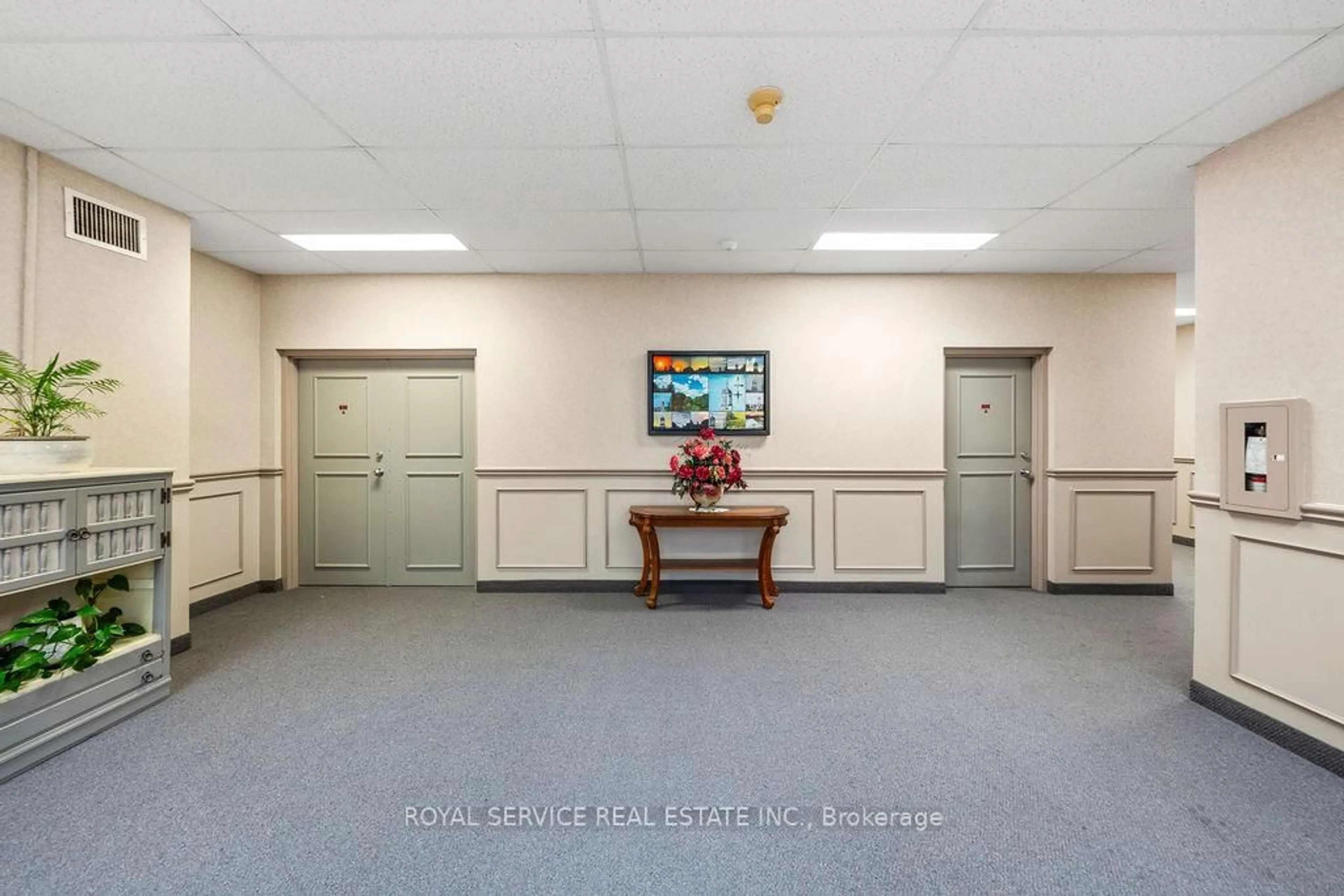 Indoor foyer for 220 Church St #1, Cobourg Ontario K9A 3V9
