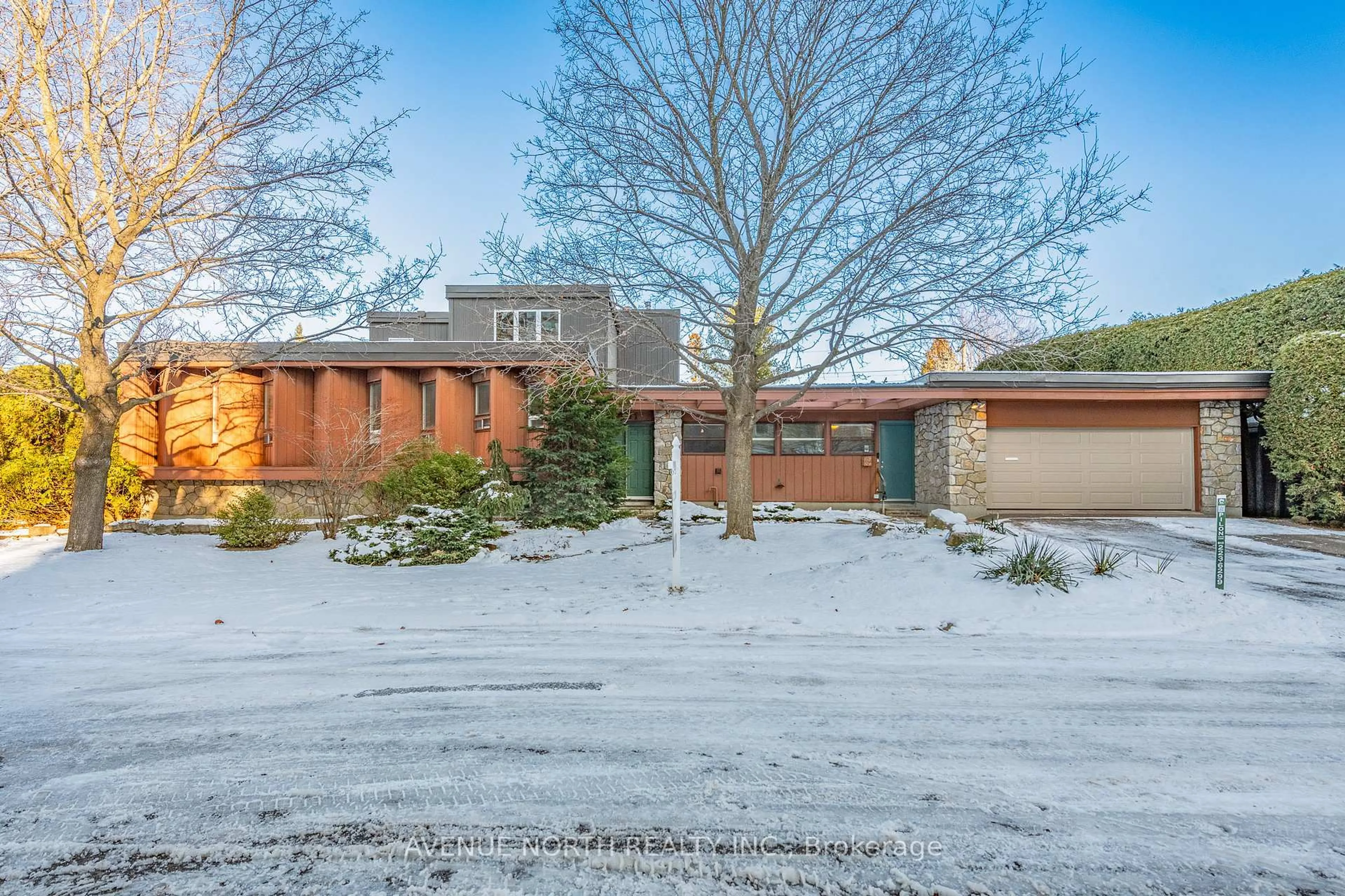 A pic from outside/outdoor area/front of a property/back of a property/a pic from drone, street for 201 Latchford Rd, Ottawa Ontario K1Z 5W1