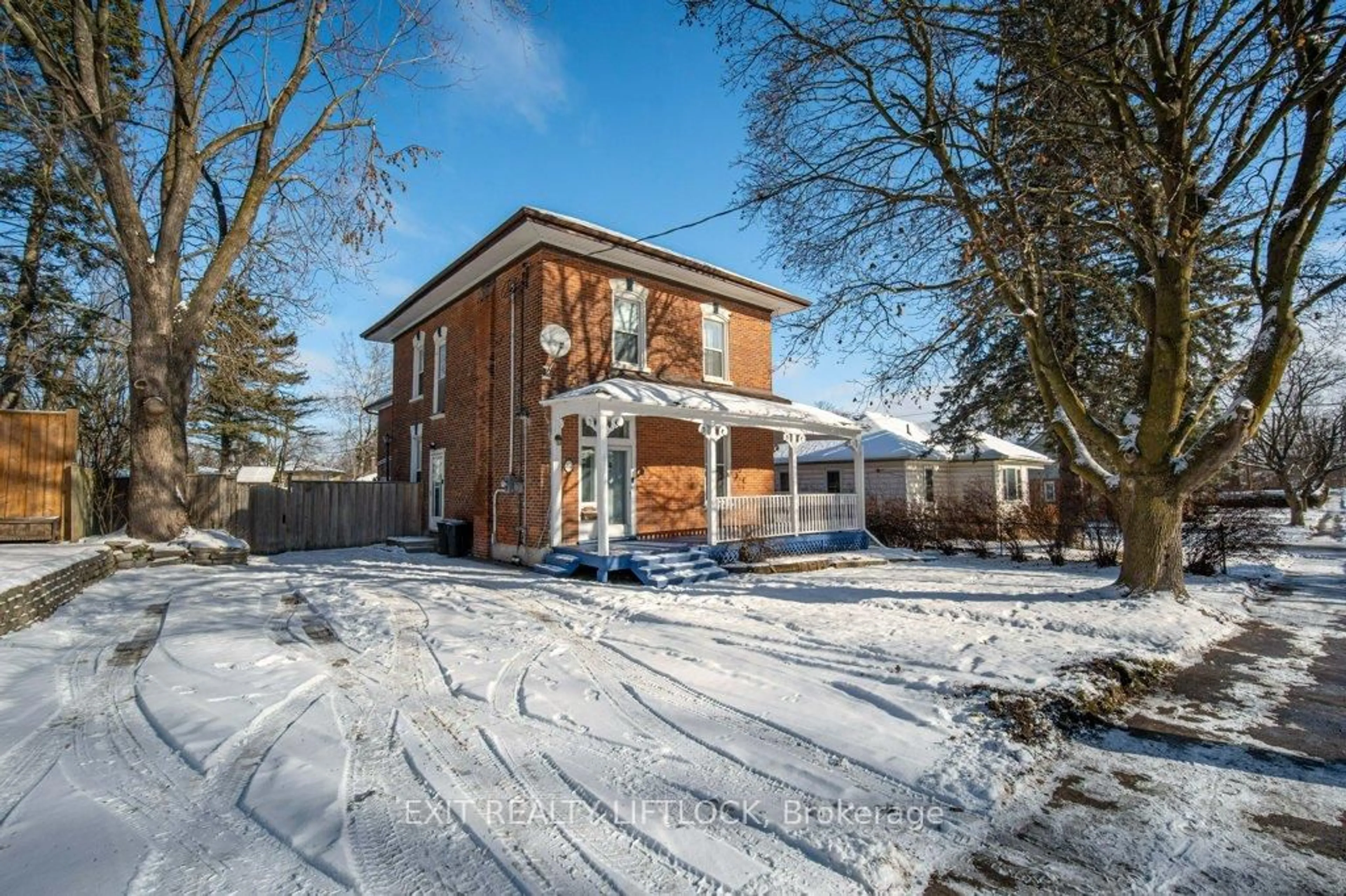 A pic from outside/outdoor area/front of a property/back of a property/a pic from drone, building for 212 Barnardo Ave, Peterborough Ontario K9H 5V7