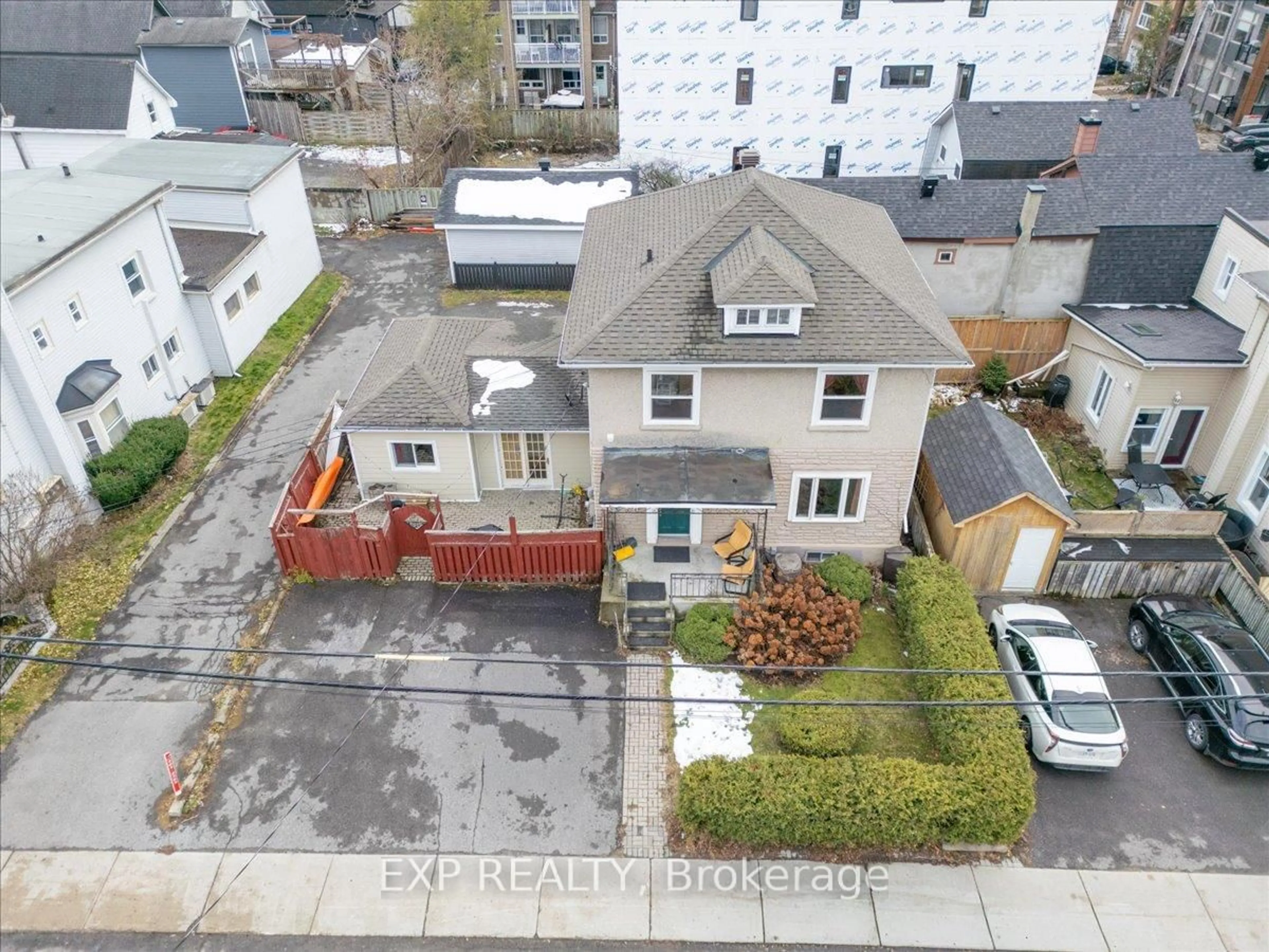 A pic from outside/outdoor area/front of a property/back of a property/a pic from drone, street for 68 Lyndale Ave, Ottawa Ontario K1Y 2M8