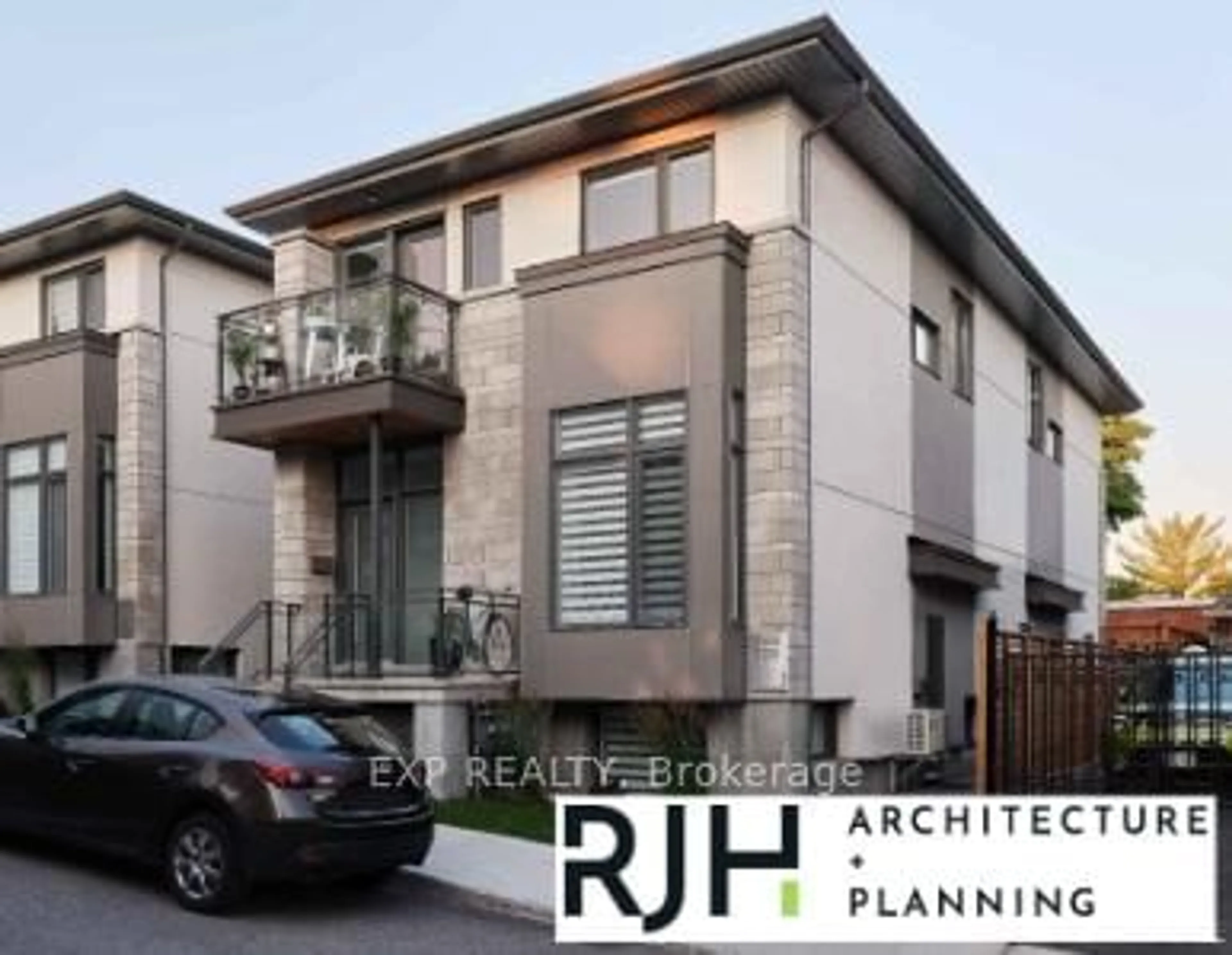 Home with brick exterior material, building for 68 Lyndale Ave, Ottawa Ontario K1Y 2M8