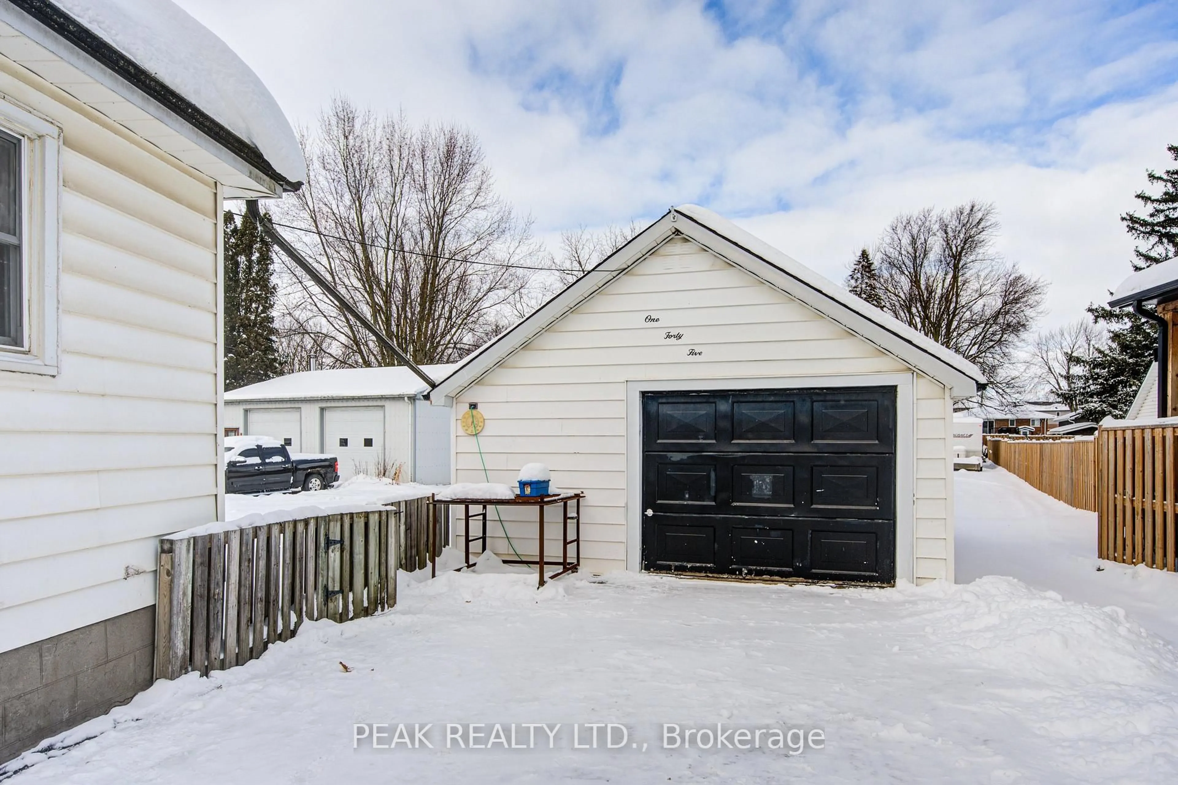 Indoor garage for 145 Hope St, East Zorra-Tavistock Ontario N0B 2R0