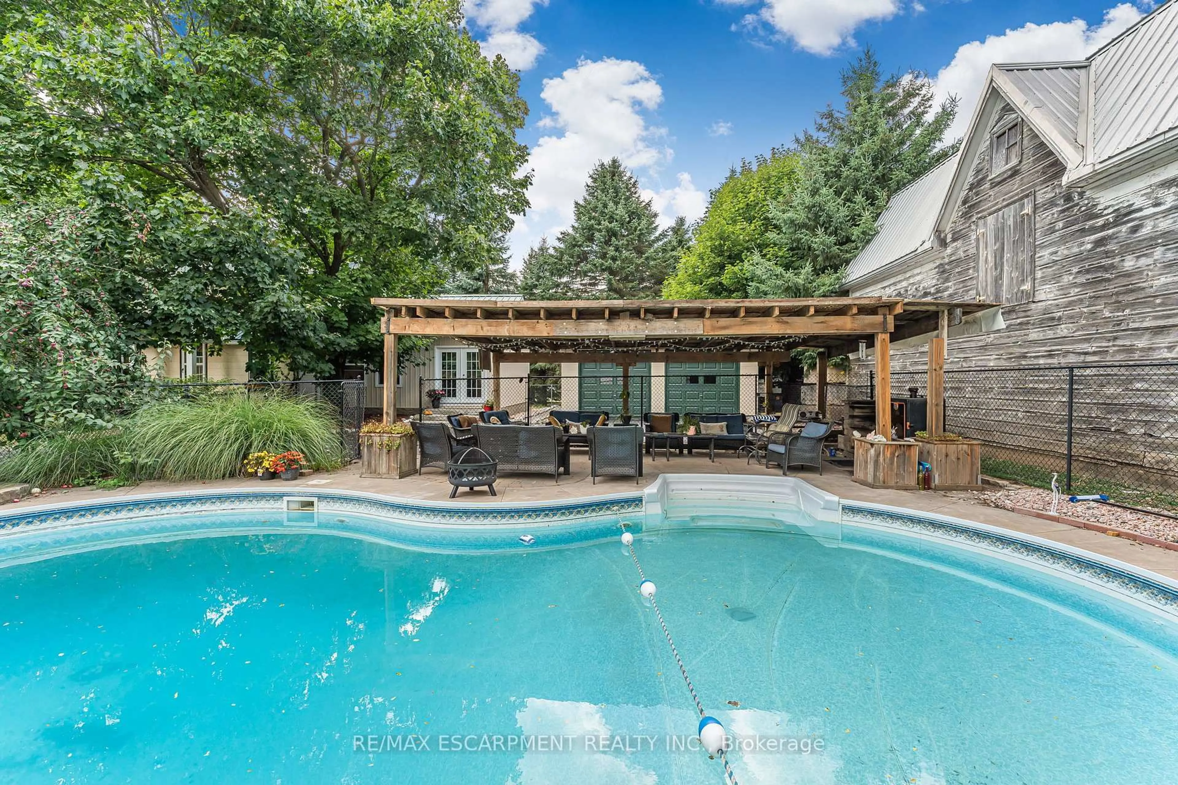 Pool for 323 Regional 20 Rd, Pelham Ontario L0S 1C0