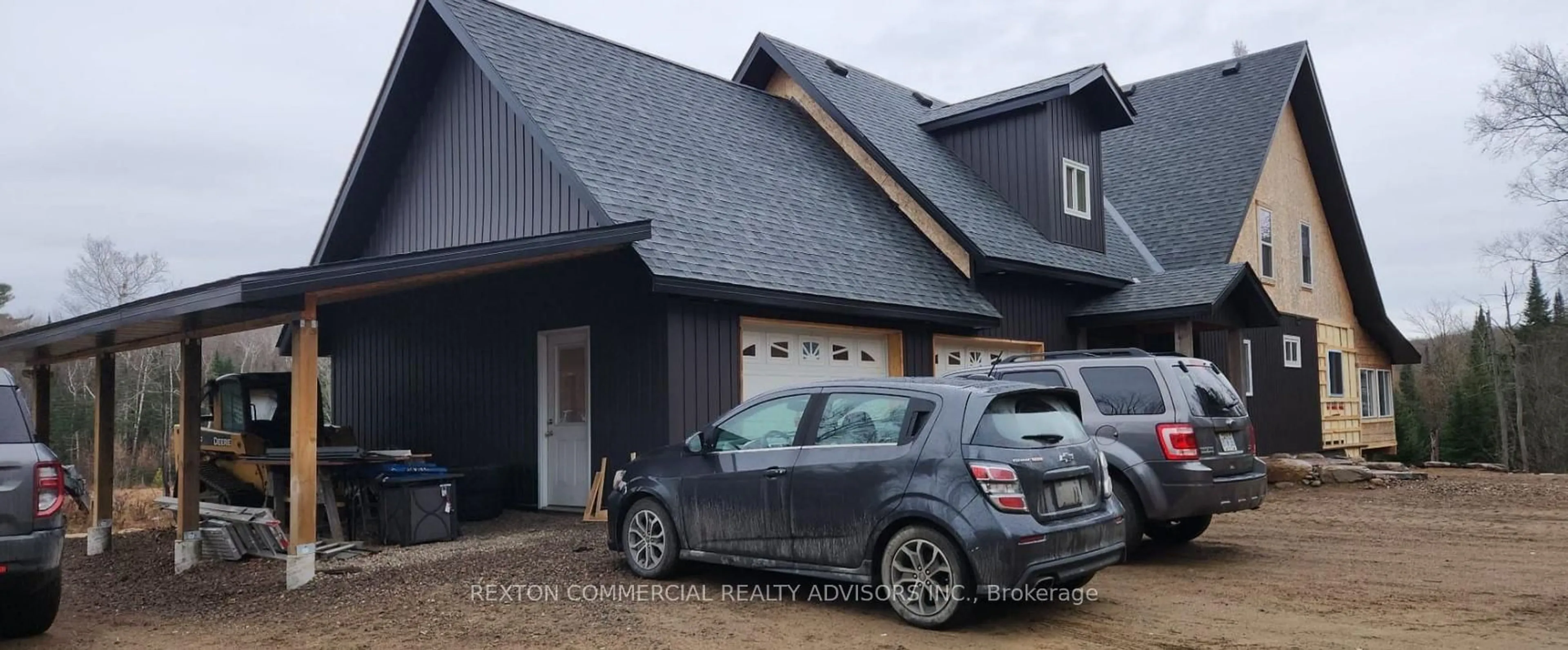 Indoor garage for 1211 Swan Rd, Minden Hills Ontario K0M 2K0