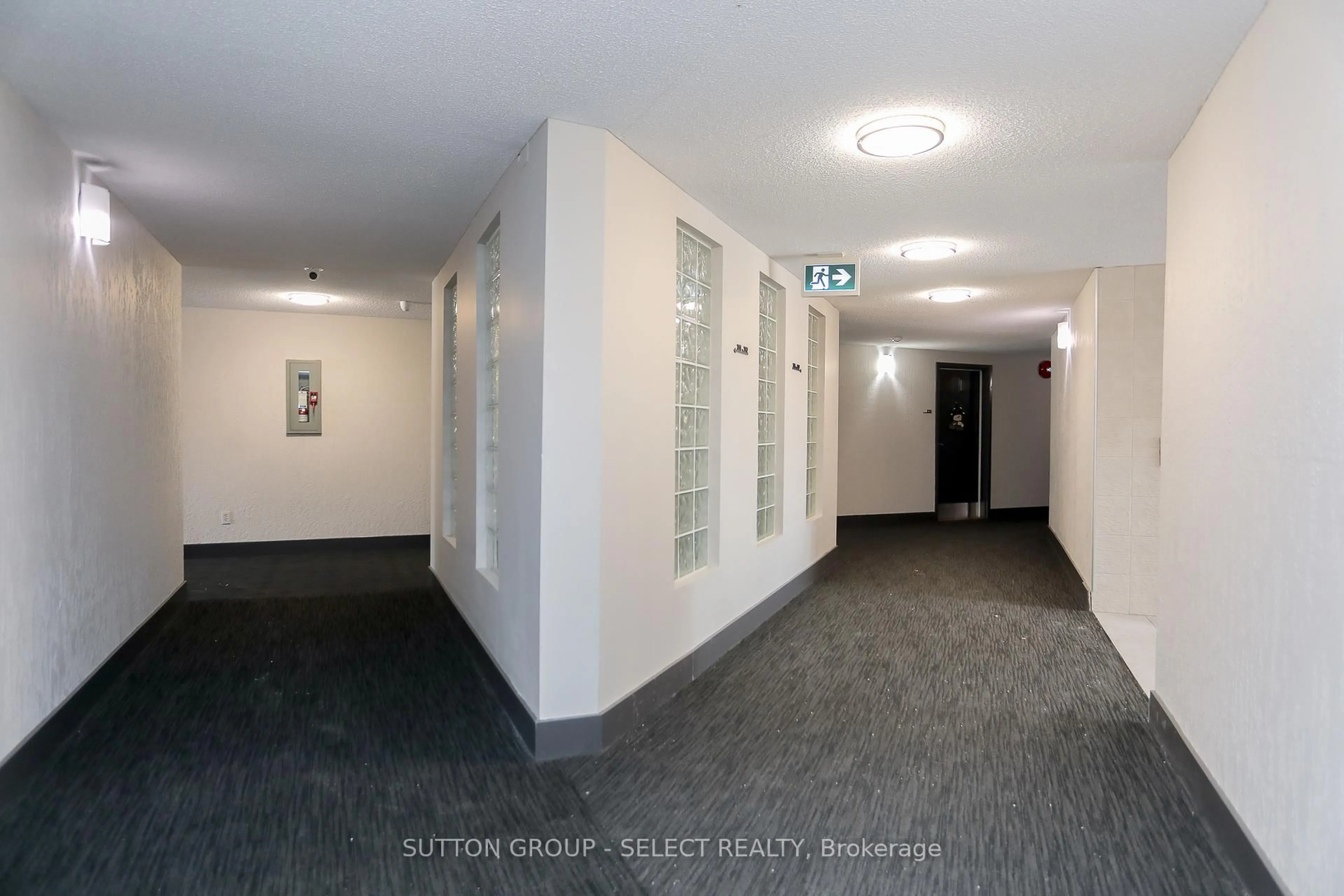 Indoor foyer for 2228 Trafalgar St #207, London East Ontario N5V 4J8