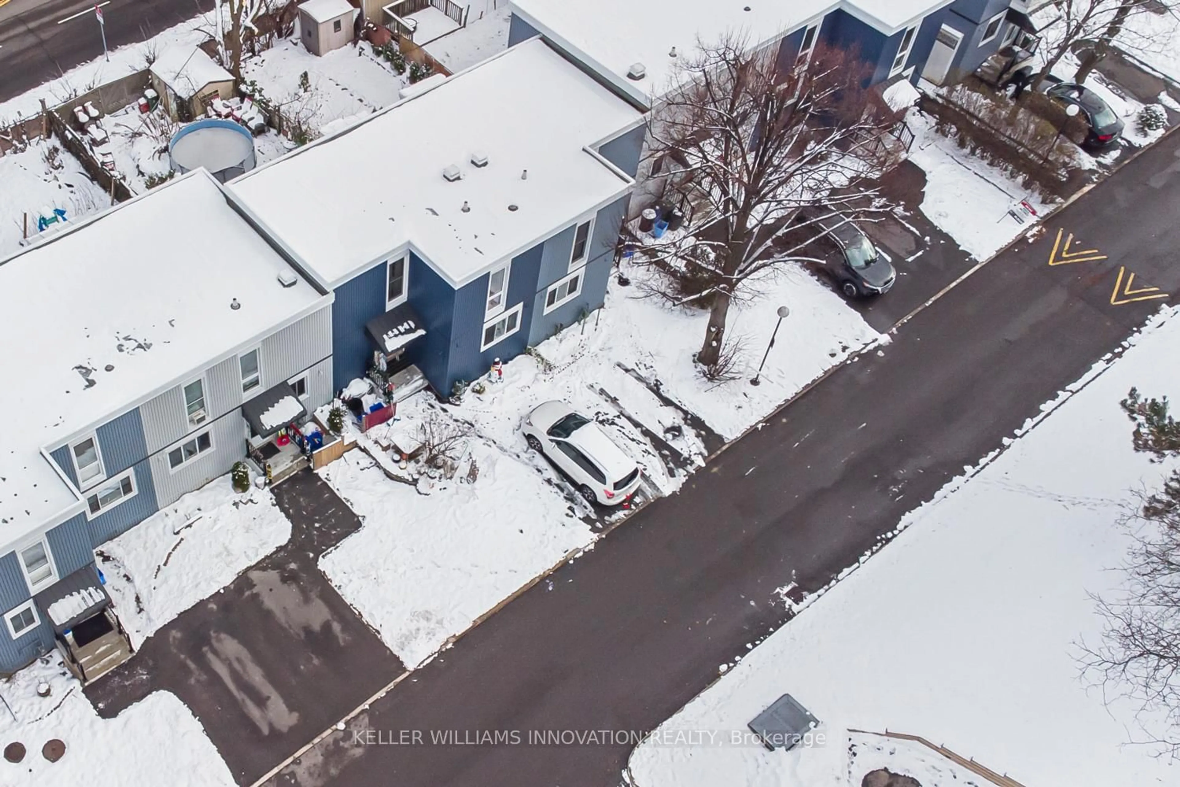 A pic from outside/outdoor area/front of a property/back of a property/a pic from drone, unknown for 25 Britten Clse #9A, Hamilton Ontario L9C 4J8