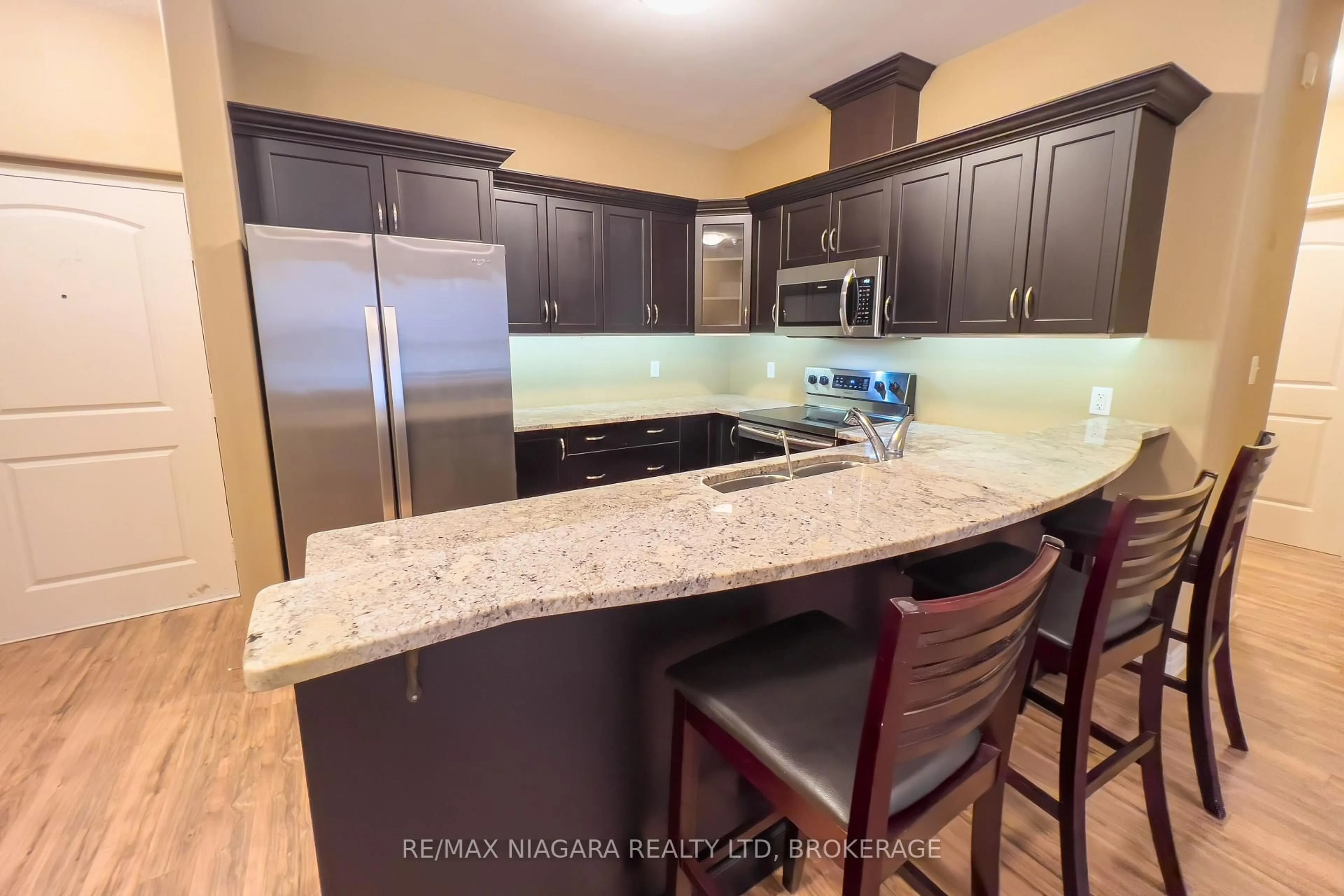 Open concept kitchen, ceramic/tile floor for 2799 St. Paul Ave #306, Niagara Falls Ontario L2J 2L3
