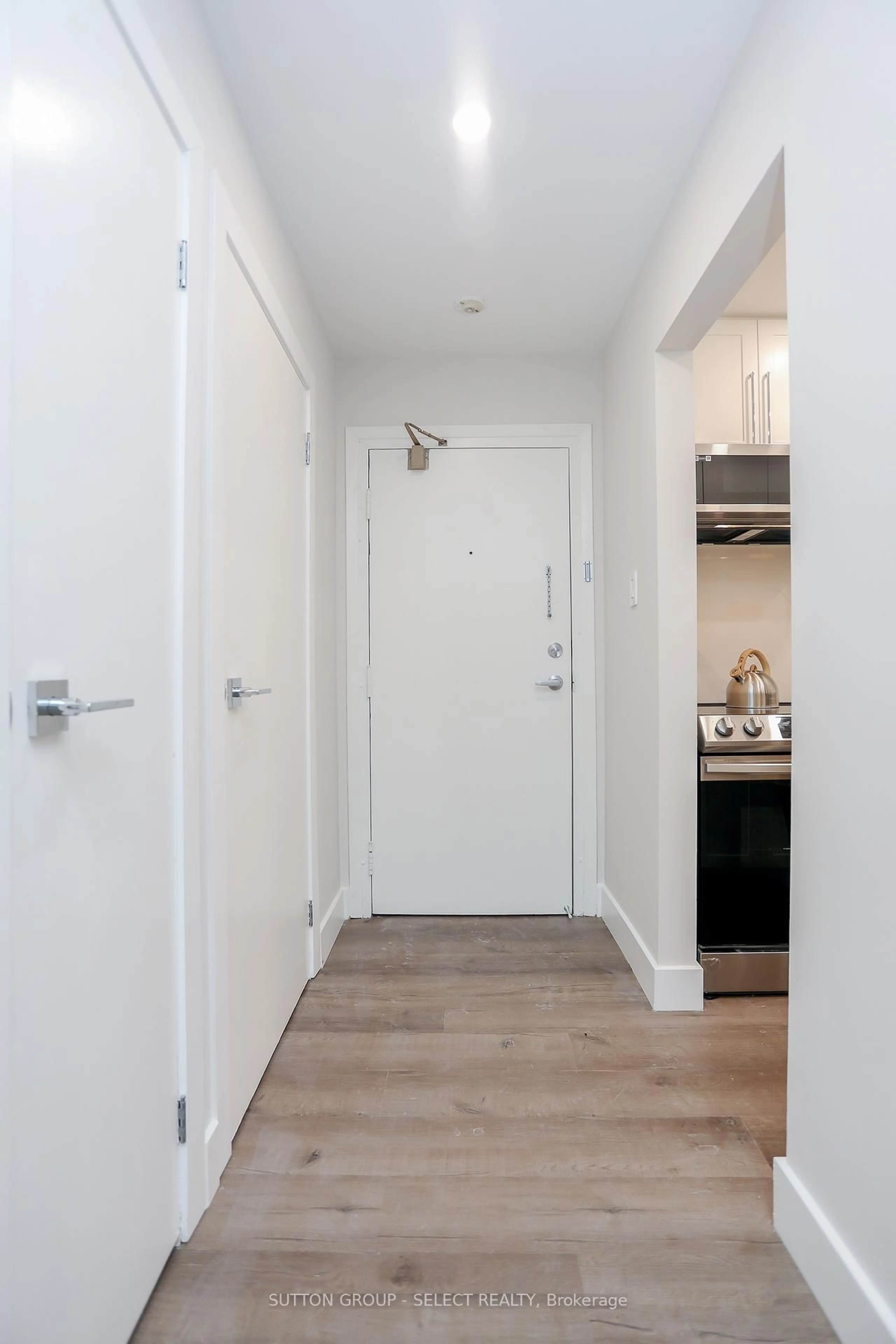 Indoor entryway for 2228 Trafalgar St #202, London East Ontario N5V 4J8