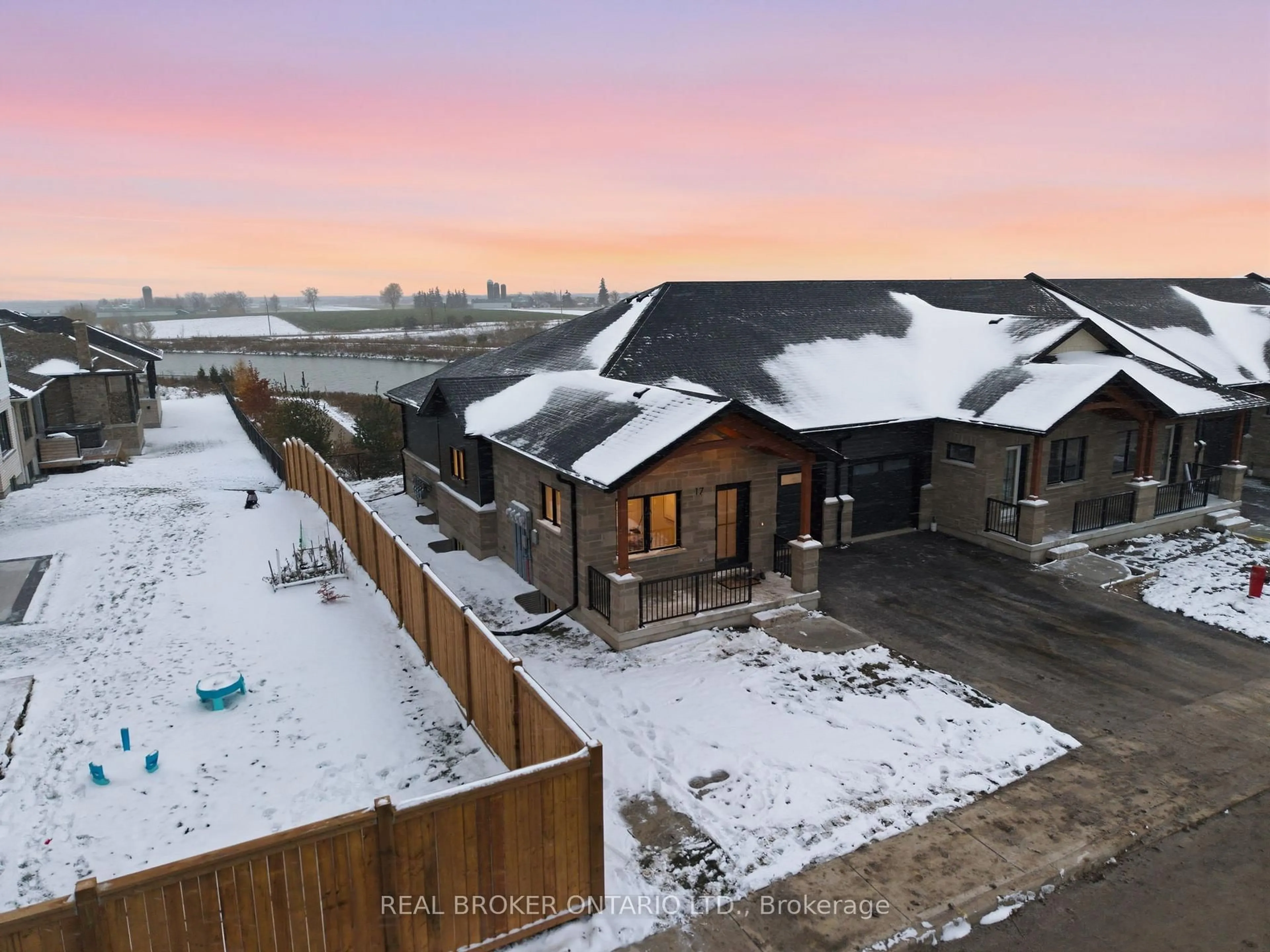 A pic from outside/outdoor area/front of a property/back of a property/a pic from drone, mountain view for 29 Weymouth St #17, Woolwich Ontario N3B 0G3