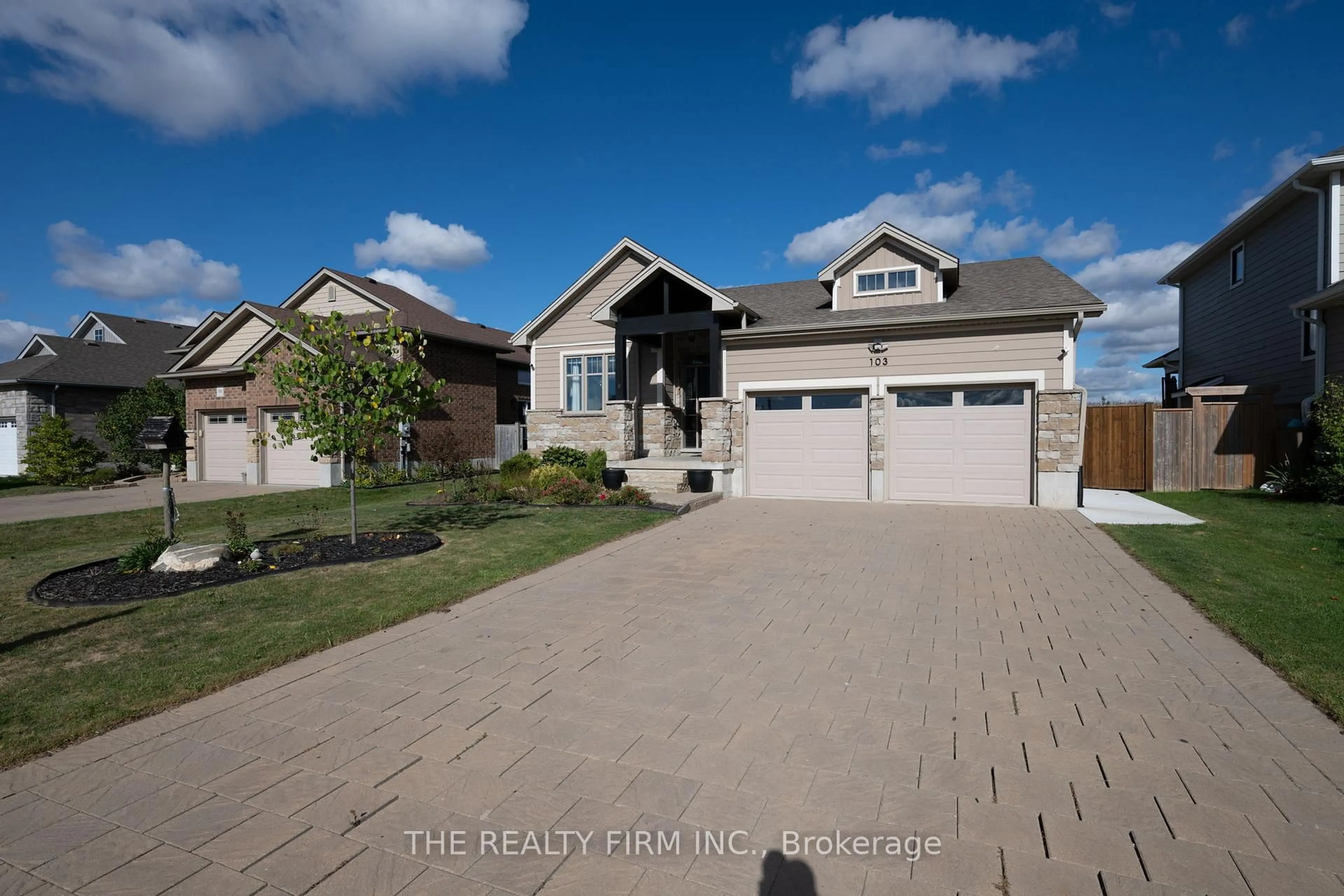 A pic from outside/outdoor area/front of a property/back of a property/a pic from drone, street for 103 Leesboro Tr, Thames Centre Ontario N0M 2P0
