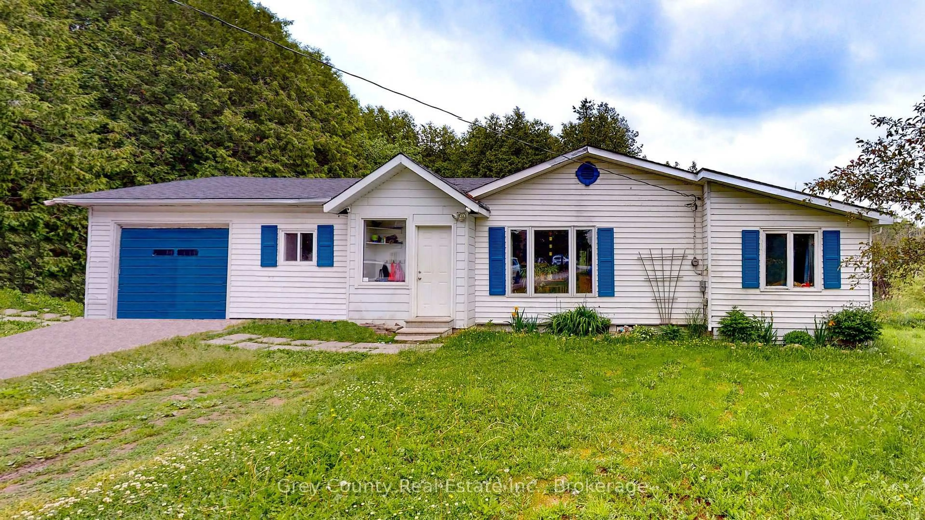 Home with vinyl exterior material, street for 117 Collingwood St, Grey Highlands Ontario N0C 1E0