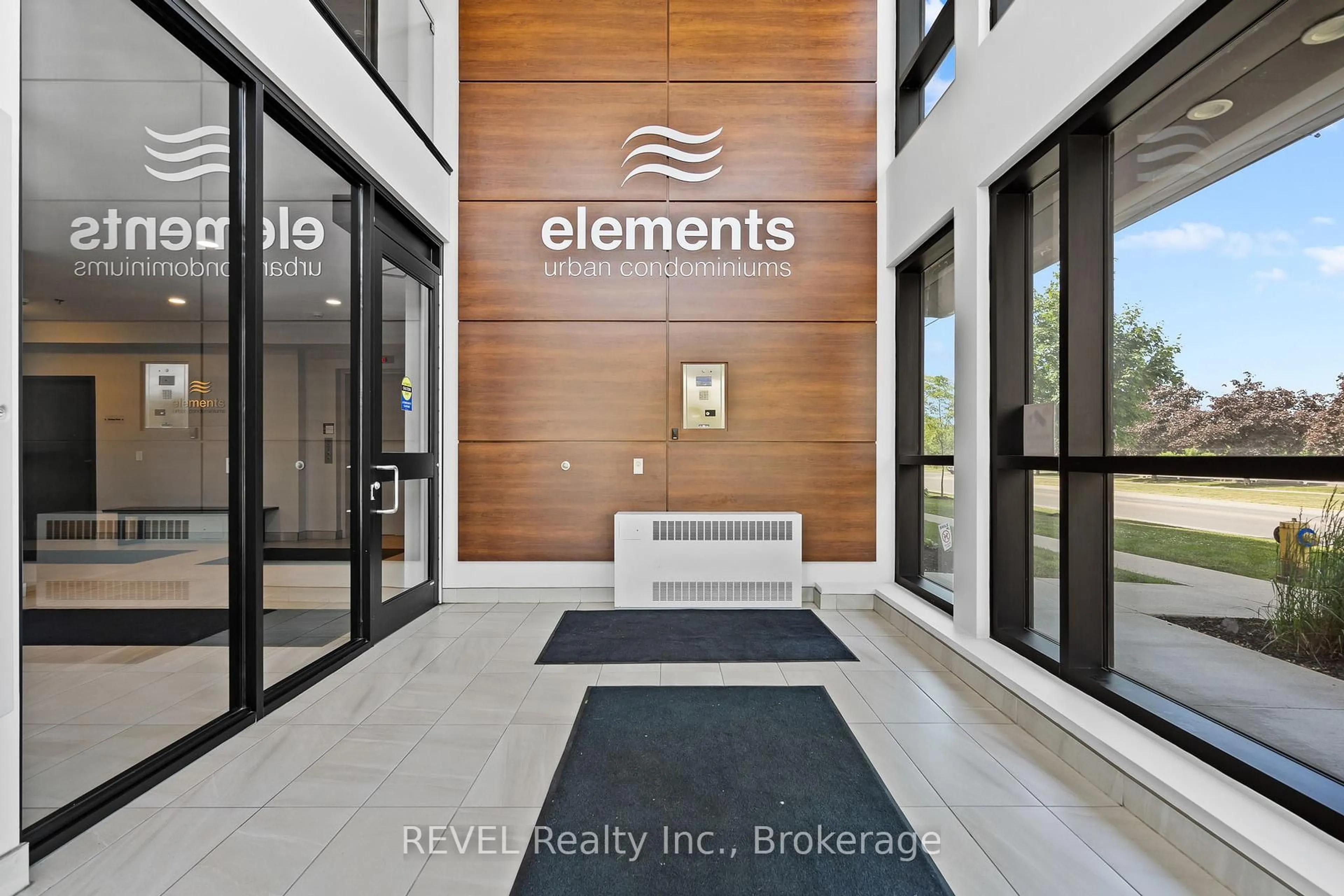 Indoor entryway for 212 Lakeport Rd #28, St. Catharines Ontario L2N 0B4