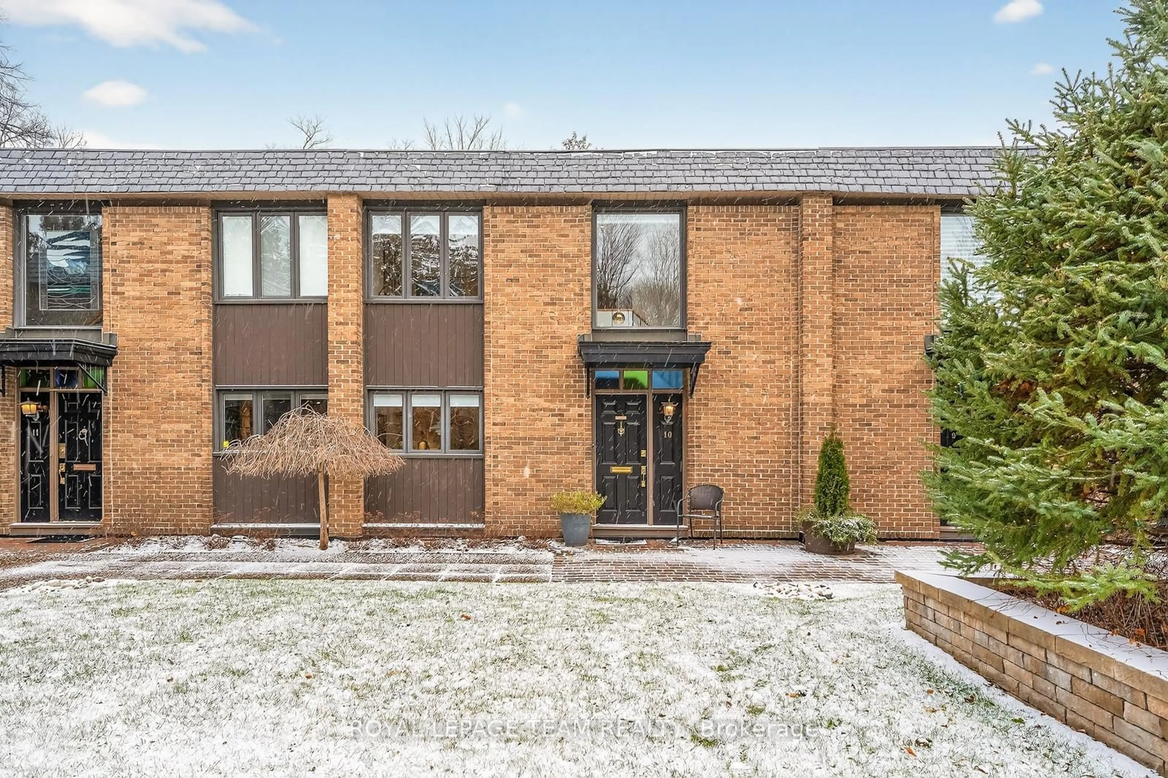 Home with brick exterior material, building for 174 Dufferin Rd #10, Ottawa Ontario K1M 2A6