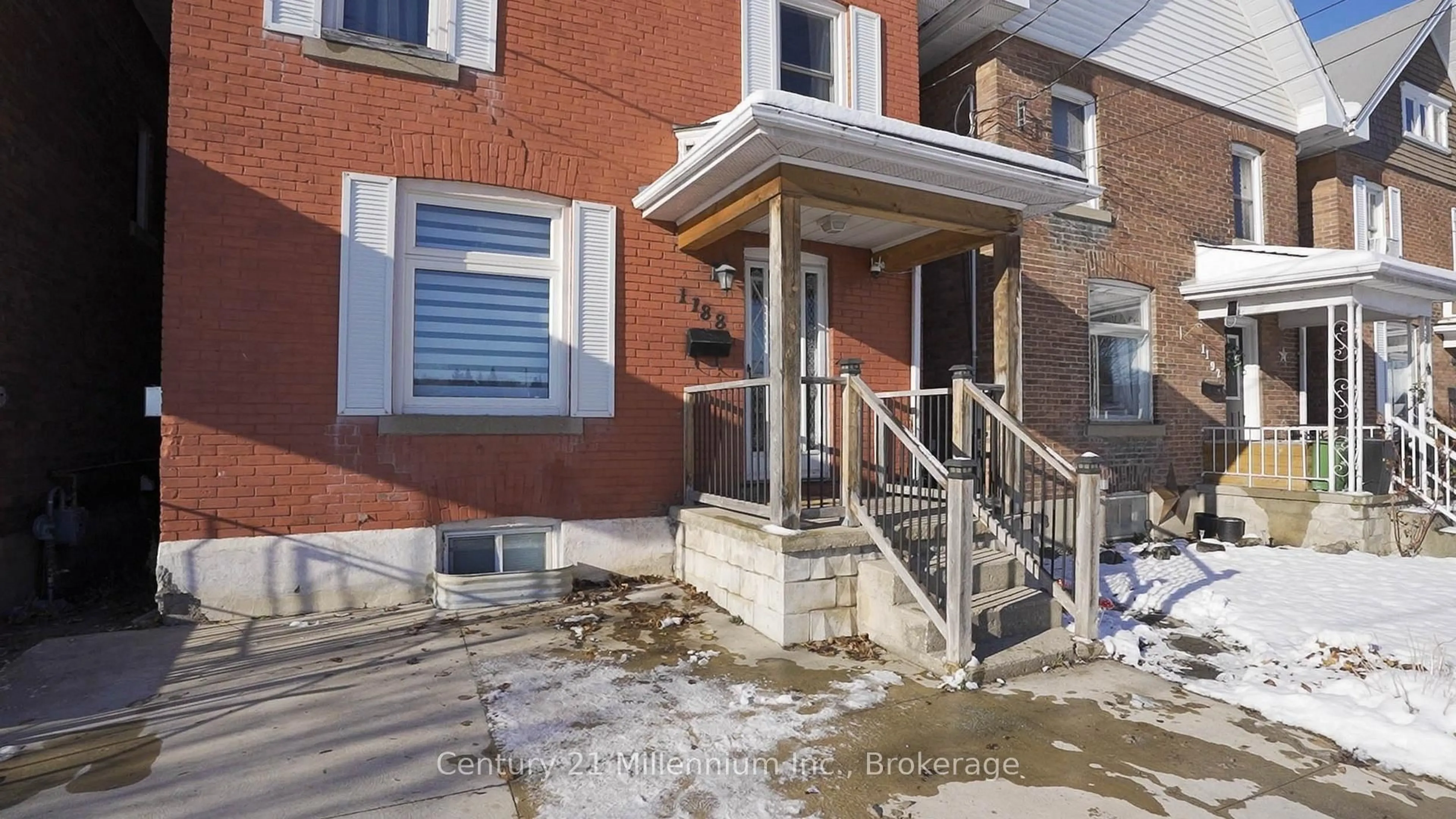 Home with brick exterior material, building for 1188 2nd Ave, Owen Sound Ontario N4K 4N2