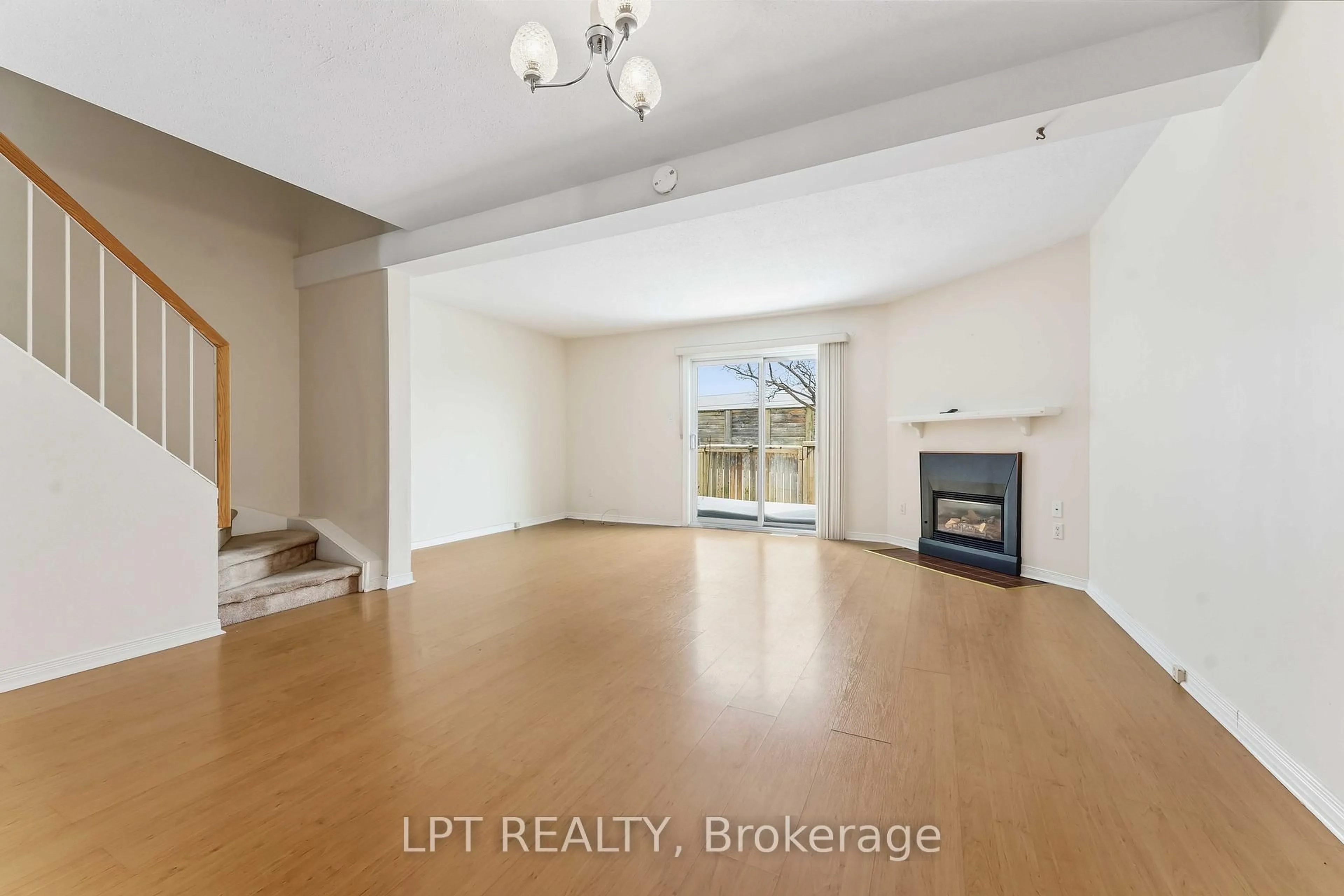 A pic of a room for 122 Clarkson Cres #51, Ottawa Ontario K2L 3E2